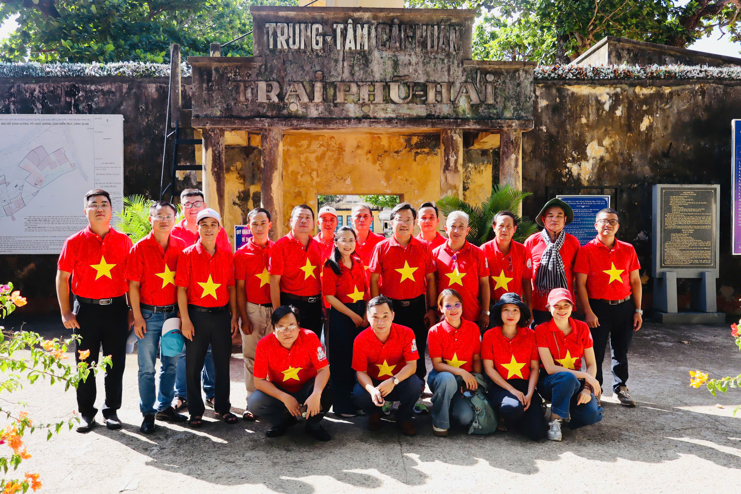 H&igrave;nh ảnh Chi bộ T&ograve;a soạn B&aacute;o Người Lao Động về nguồn tại C&ocirc;n Đảo- Ảnh 6.