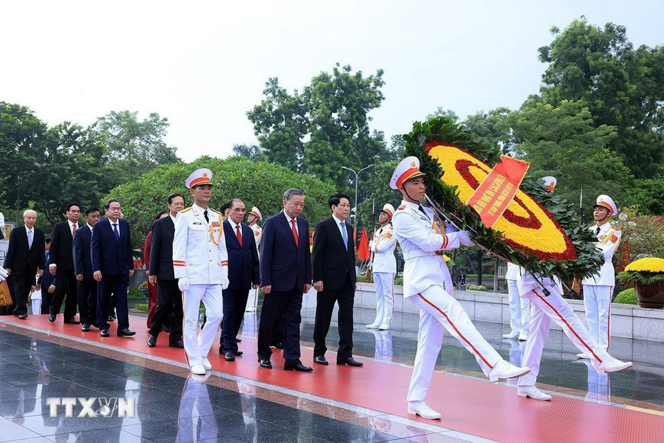 80 năm Quốc khánh: Lãnh đạo Đảng, Nhà nước vào Lăng viếng Chủ tịch Hồ Chí Minh- Ảnh 6.