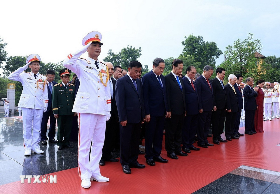 80 năm Quốc khánh: Lãnh đạo Đảng, Nhà nước vào Lăng viếng Chủ tịch Hồ Chí Minh- Ảnh 7.