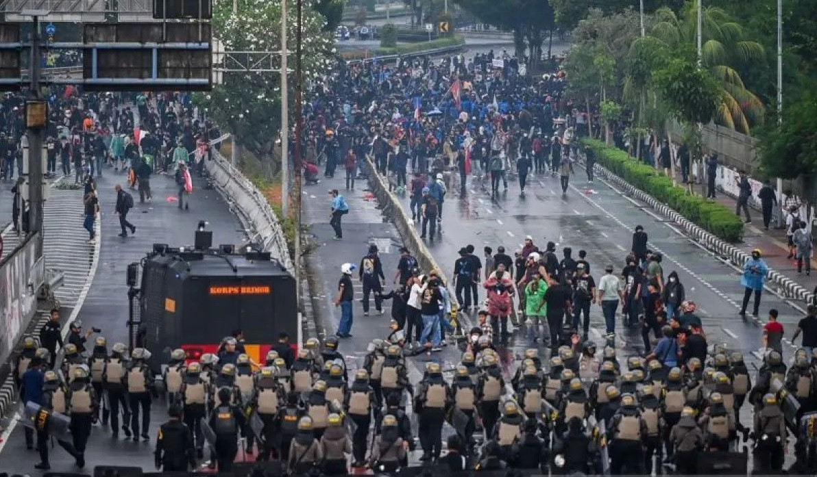 Indonesia siết chặt an ninh sau nhiều ngày biểu tình chết người- Ảnh 1.