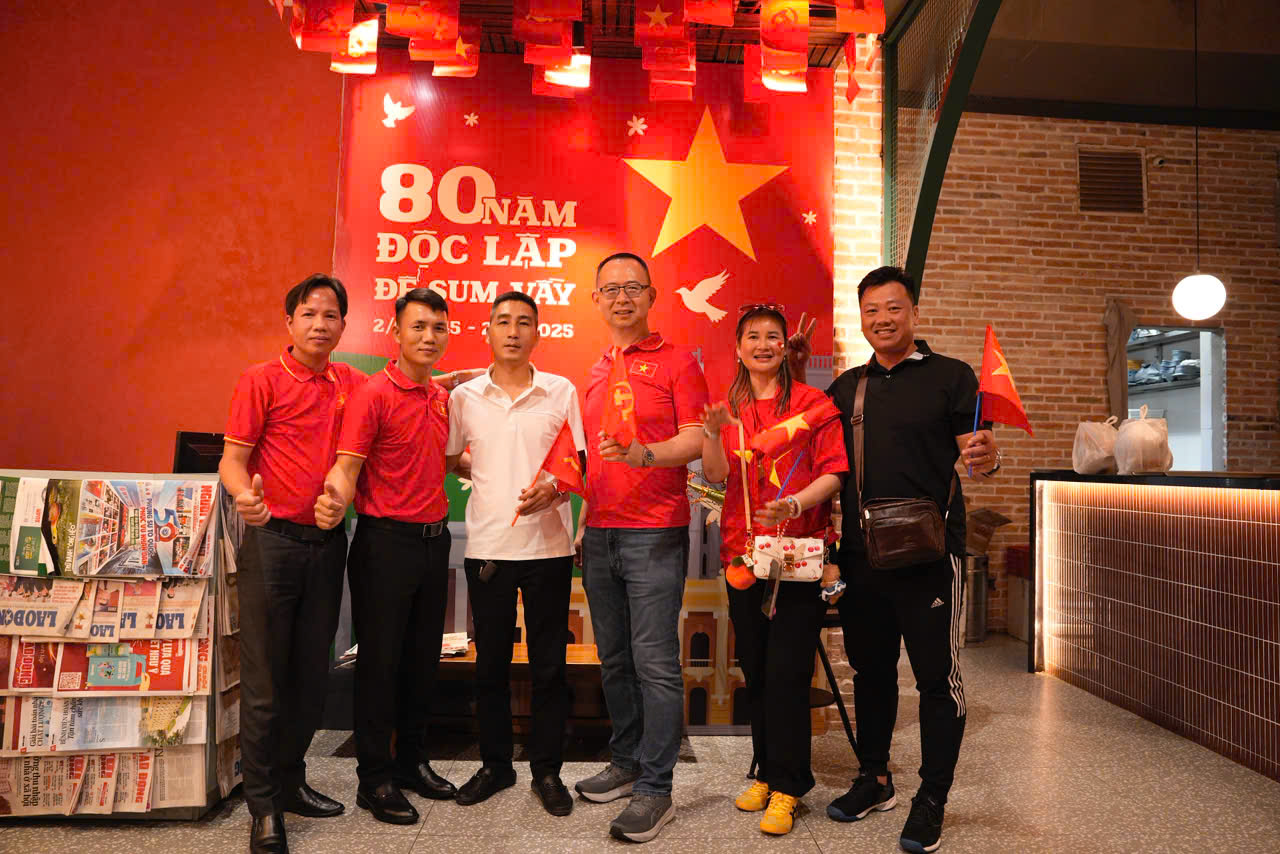Công ty ở TP HCM đưa 36 đoàn viên ra Hà Nội xem diễu binh Quốc khánh 2 - 9 - Ảnh 6.