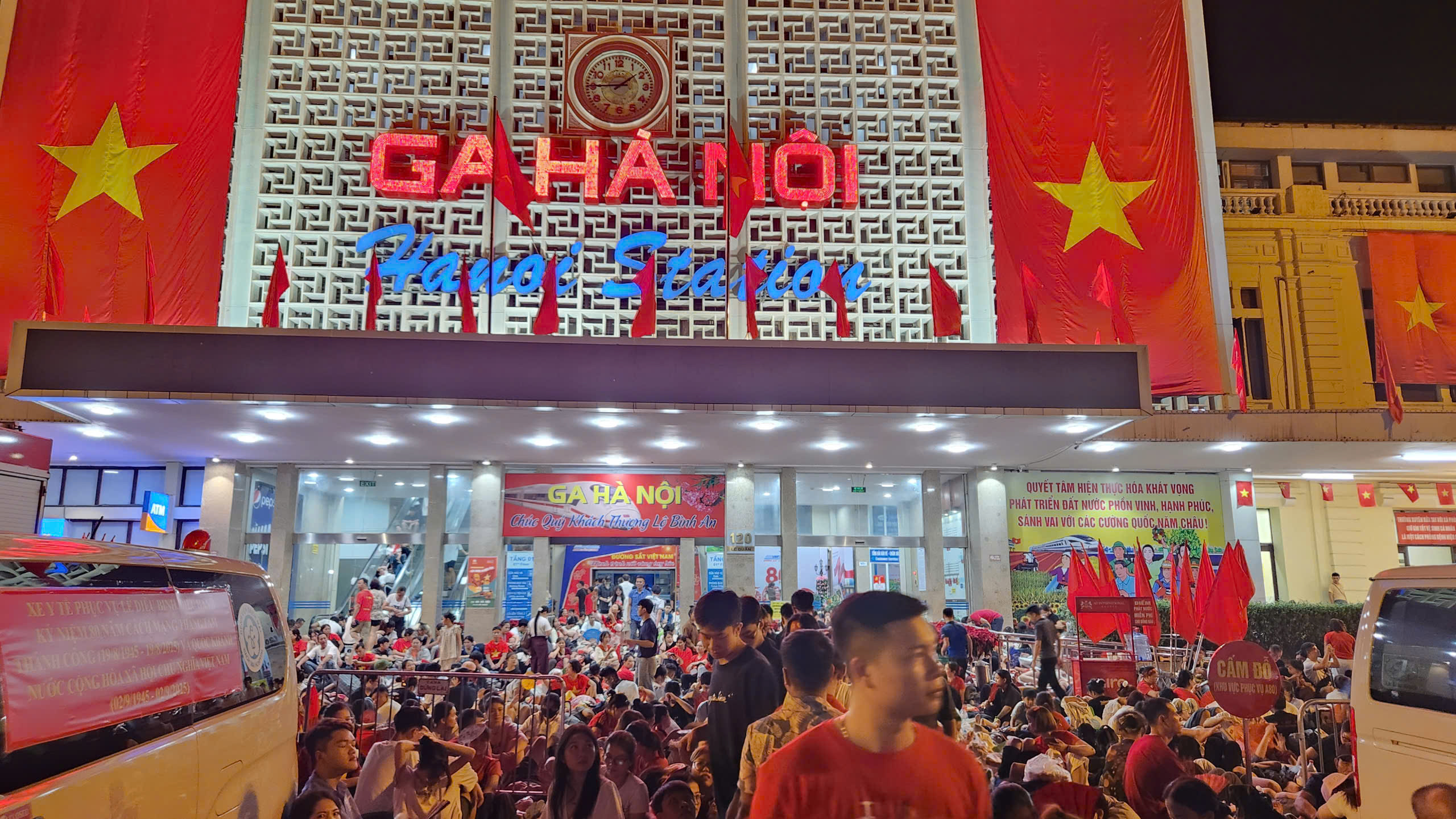 Emotional, proud rally and parade mark 80th National Day - Ảnh 14.