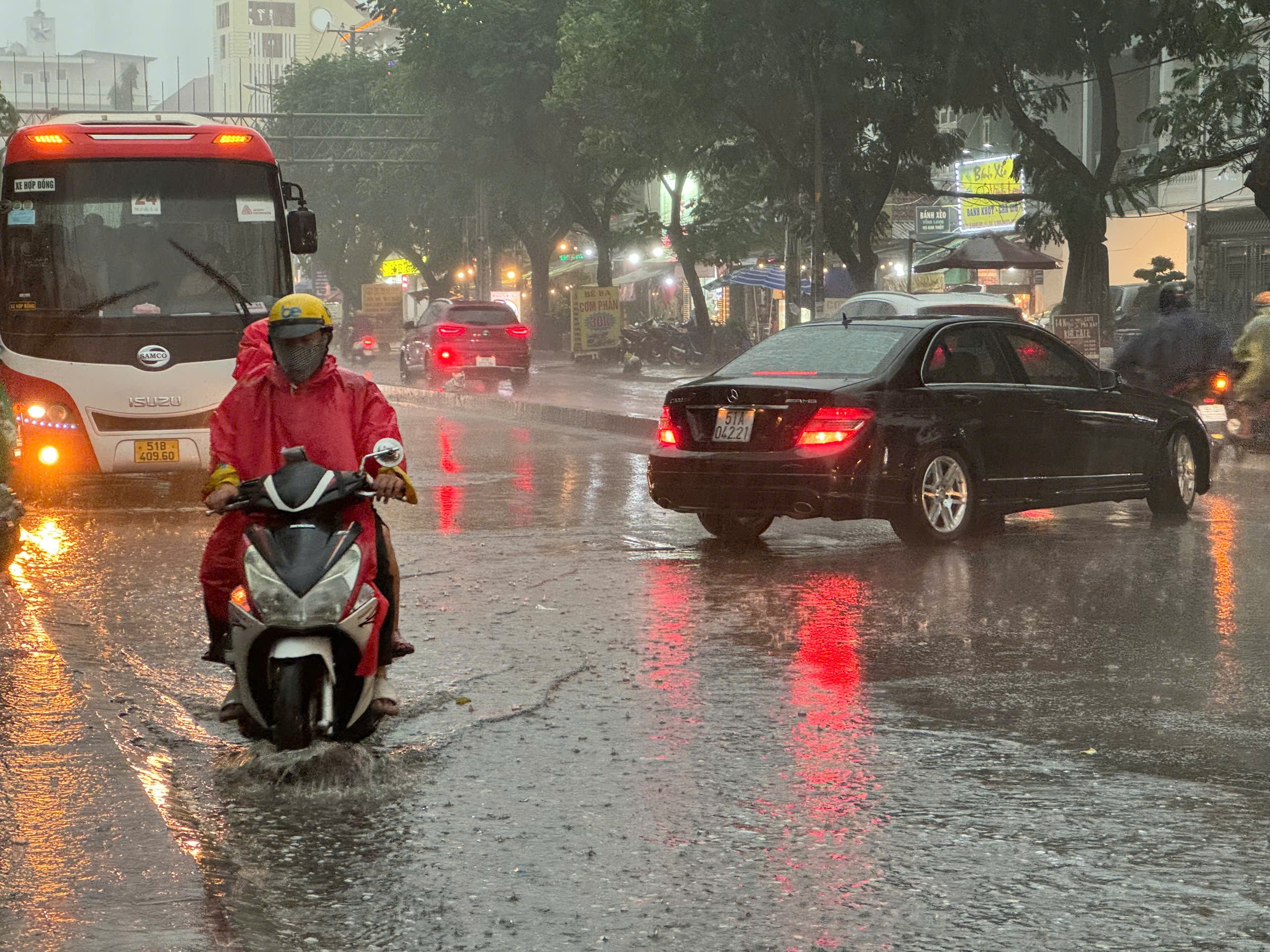 Thời tiết TP HCM h&ocirc;m nay, 1-9: Duy tr&igrave; h&igrave;nh th&aacute;i, mưa về chiều tối- Ảnh 1.