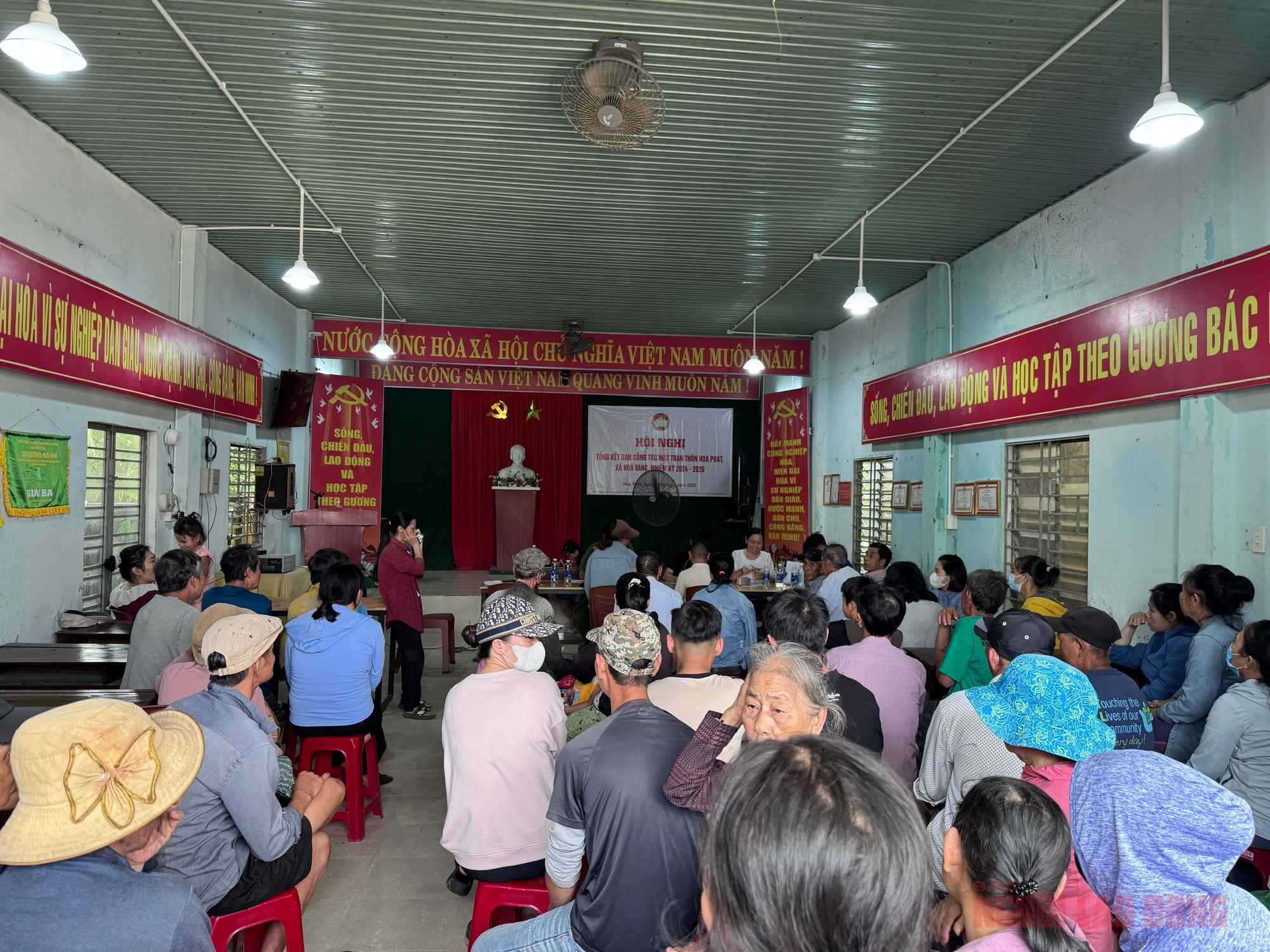 Cán bộ xã ở Đà Nẵng thức trắng đêm để hoàn thành chi trả quà Quốc khánh cho người dân - Ảnh 3.