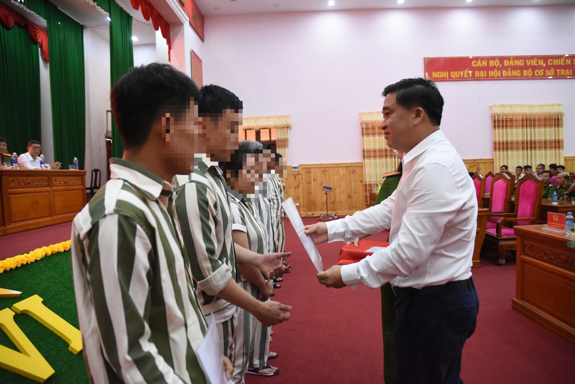 Đặc xá phạm nhân dịp Quốc khánh 2 - 9: 440 Người được trao quyết định tại Đồng Nai - Ảnh 1.