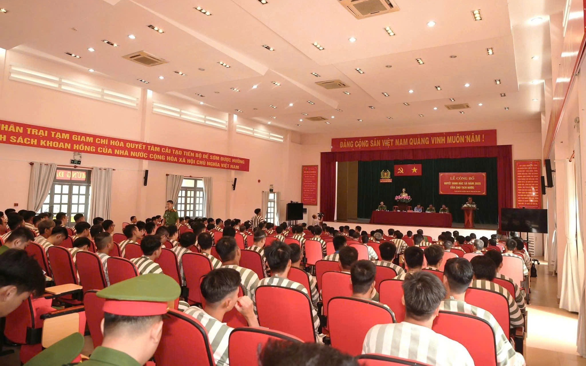 Công an TP HCM công bố quyết định đặc xá của Chủ tịch nước