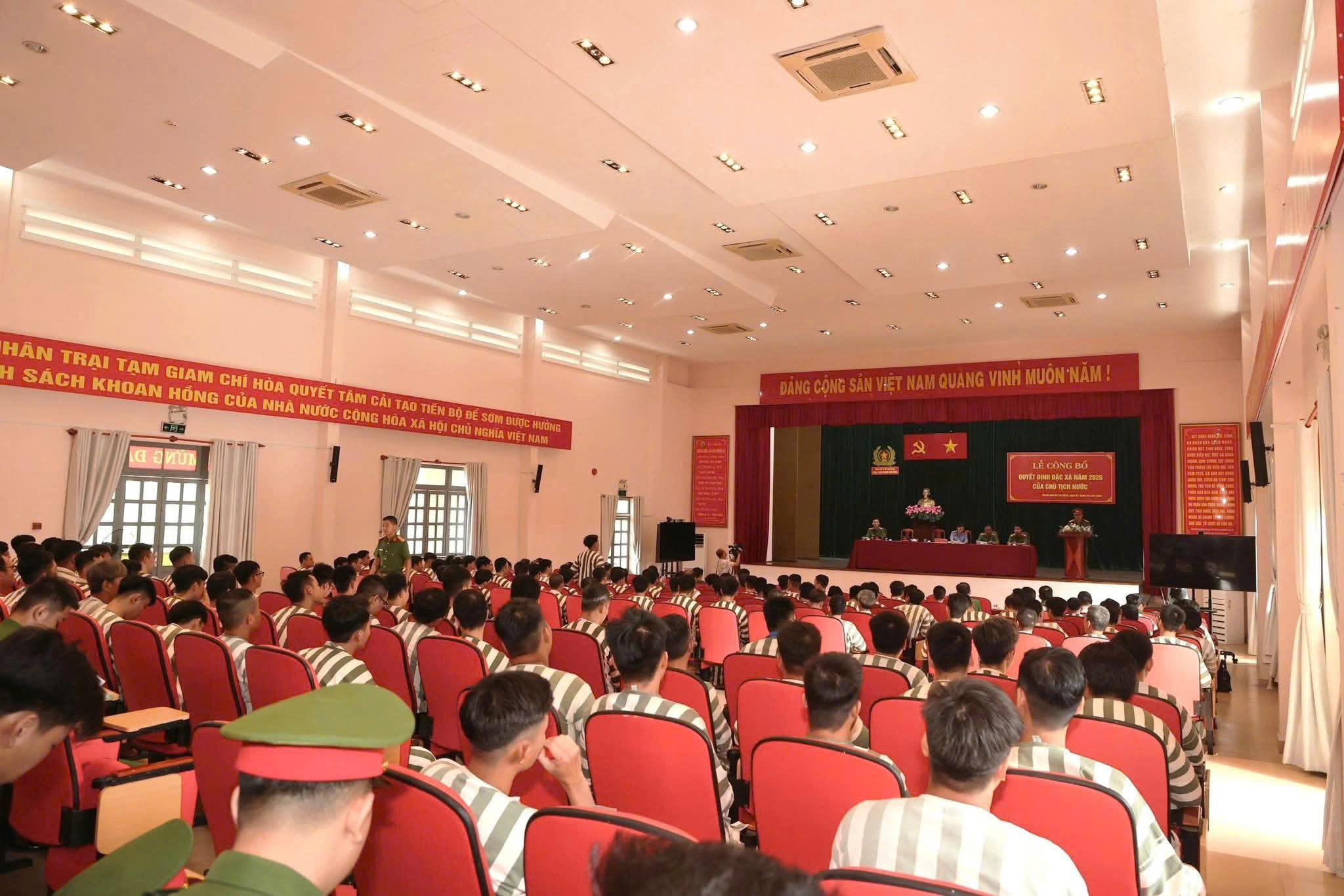 C&ocirc;ng an TP HCM c&ocirc;ng bố quyết định đặc x&aacute; của Chủ tịch nước- Ảnh 2.