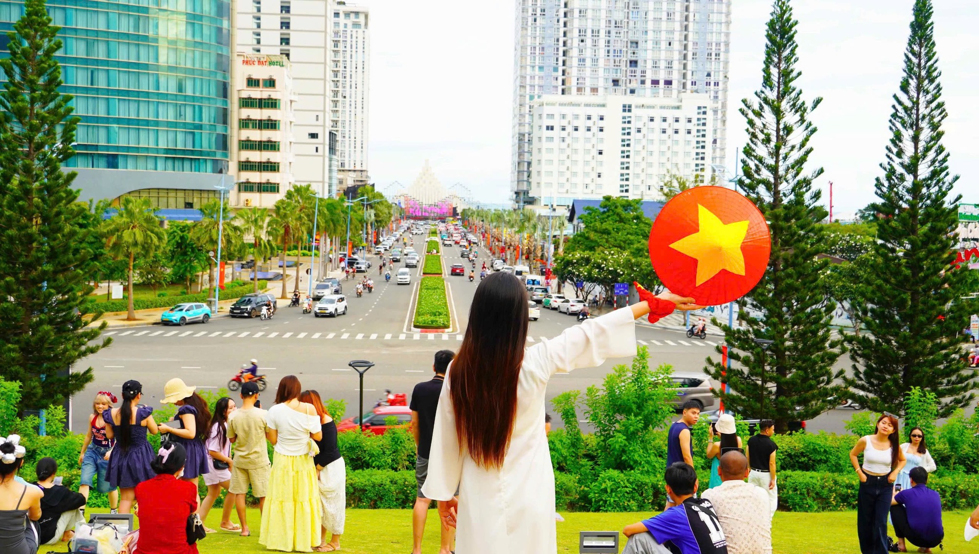 Hình ảnh du khách nô nức check-in Quảng trường Tam Thắng, Vũng Tàu- Ảnh 6.