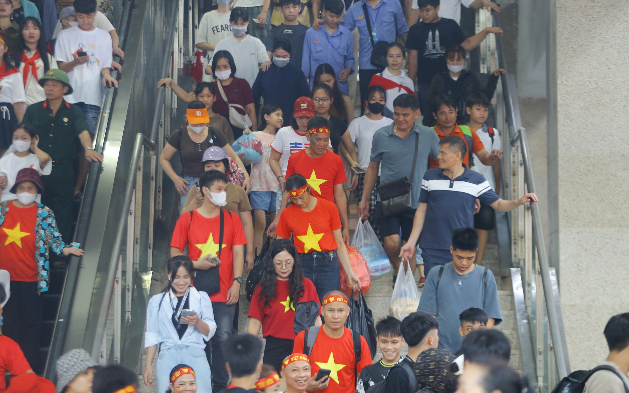 Miễn phí vé, ga tàu Cát Linh - Hà Đông chật kín khách đi xem diễu binh Quốc khánh 2-9