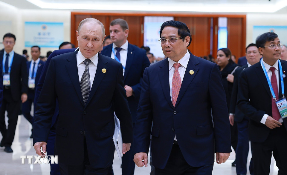 Thủ tướng Phạm Minh Ch&iacute;nh gặp Tổng thống Nga Vladimir Putin - Ảnh 3.