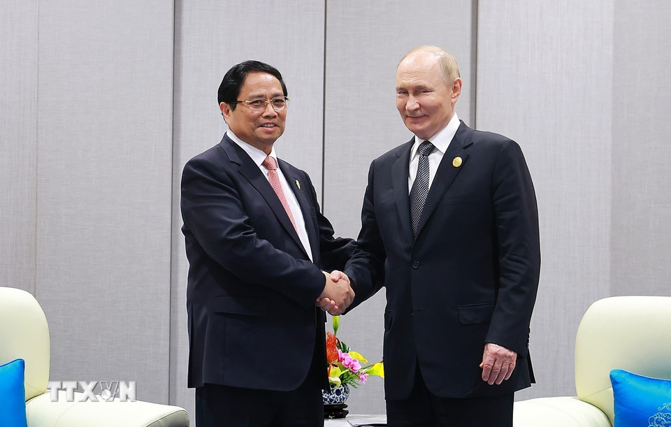 Thủ tướng Phạm Minh Ch&iacute;nh gặp Tổng thống Nga Vladimir Putin - Ảnh 1.