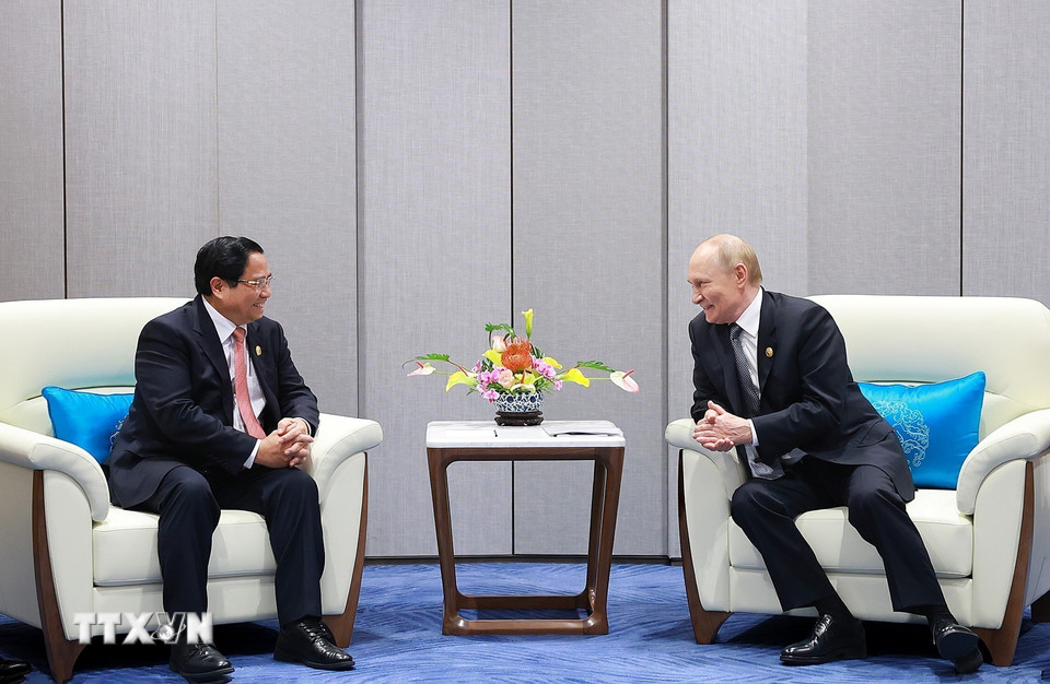 Thủ tướng Phạm Minh Ch&iacute;nh gặp Tổng thống Nga Vladimir Putin - Ảnh 2.