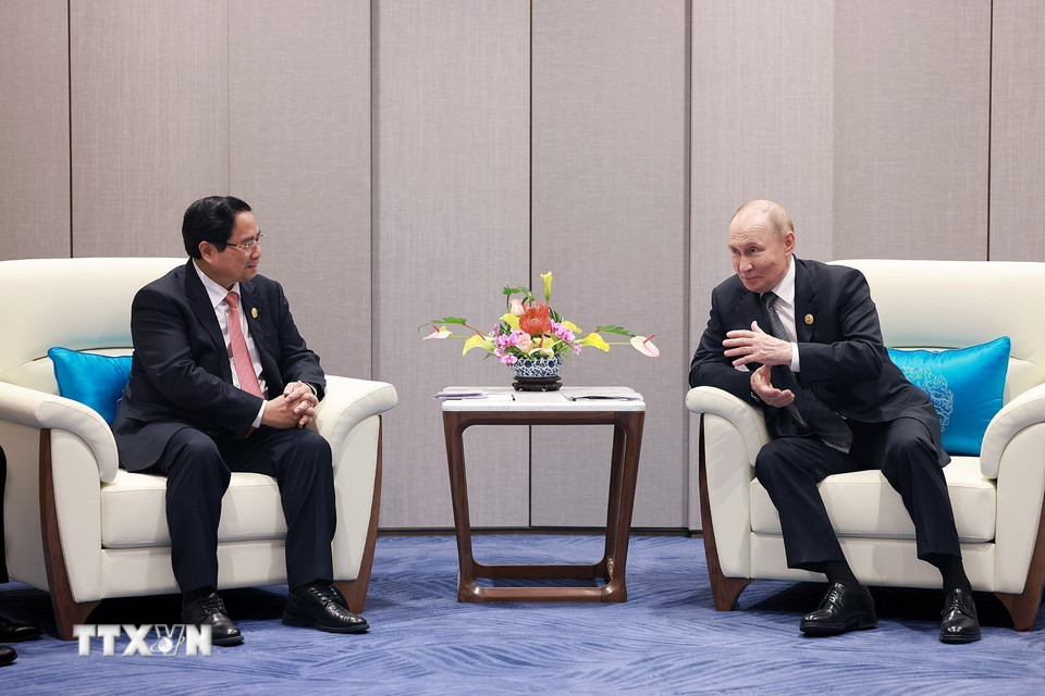 Thủ tướng Phạm Minh Ch&iacute;nh gặp Tổng thống Nga Vladimir Putin - Ảnh 7.
