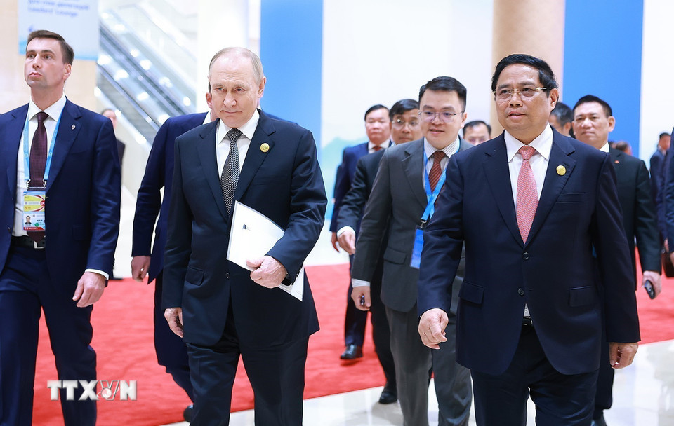 Thủ tướng Phạm Minh Ch&iacute;nh gặp Tổng thống Nga Vladimir Putin - Ảnh 5.