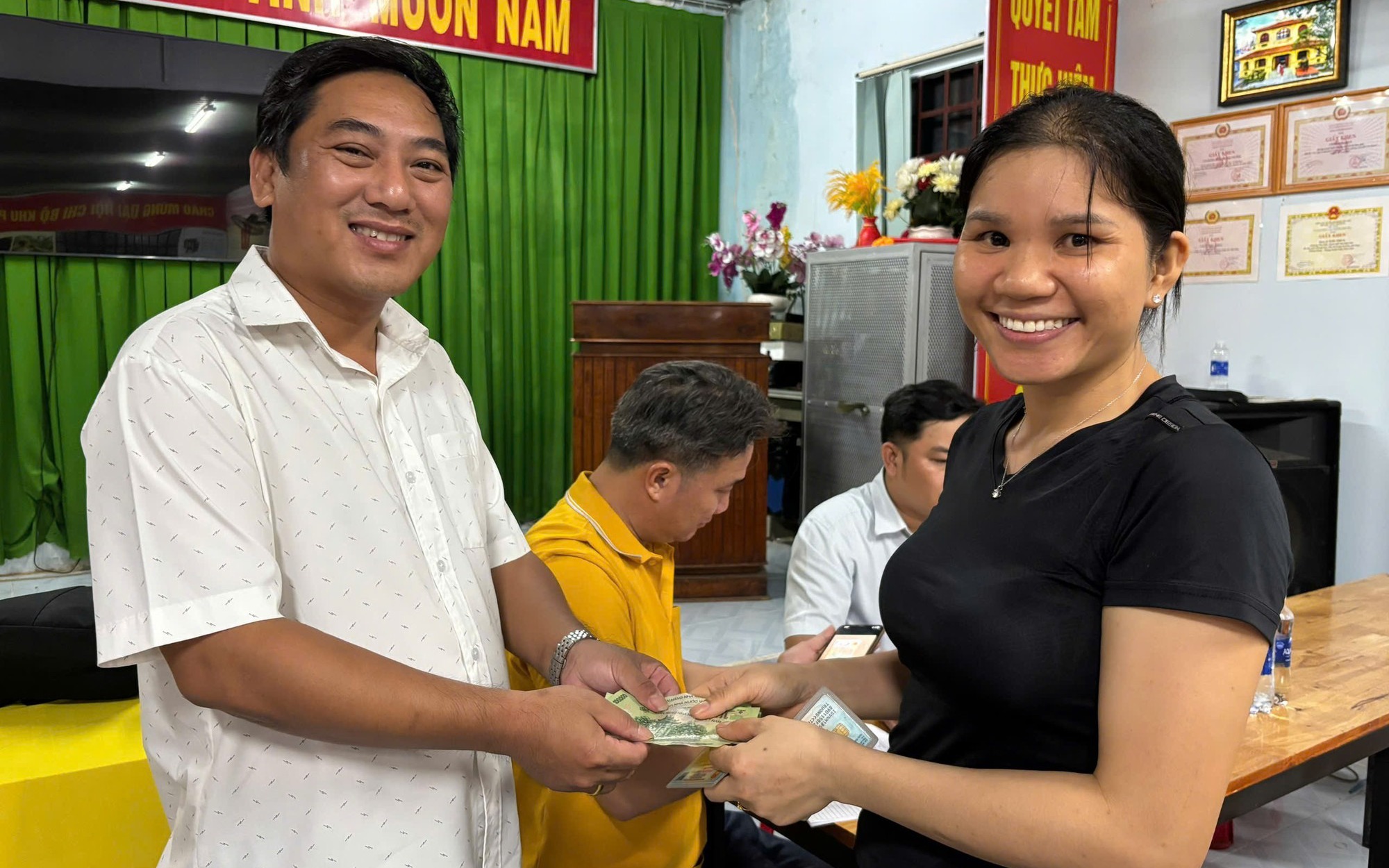 Thủ tướng yêu cầu đẩy nhanh tặng 100.000 đồng dịp Quốc khánh cho người dân