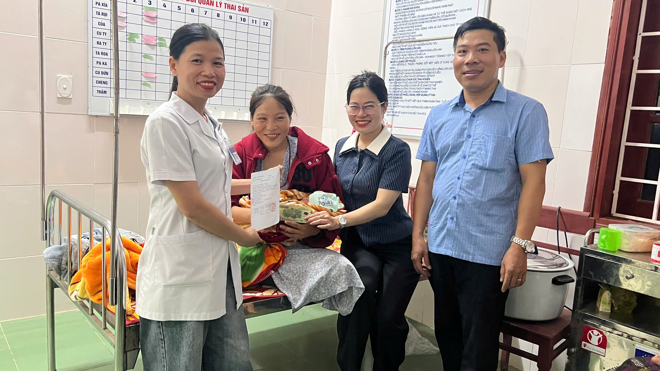 Đi nhận quà Quốc khánh 2-9 thì sinh con ngay tại trạm y tế, đặt tên là Hồ Quốc Khánh- Ảnh 1.