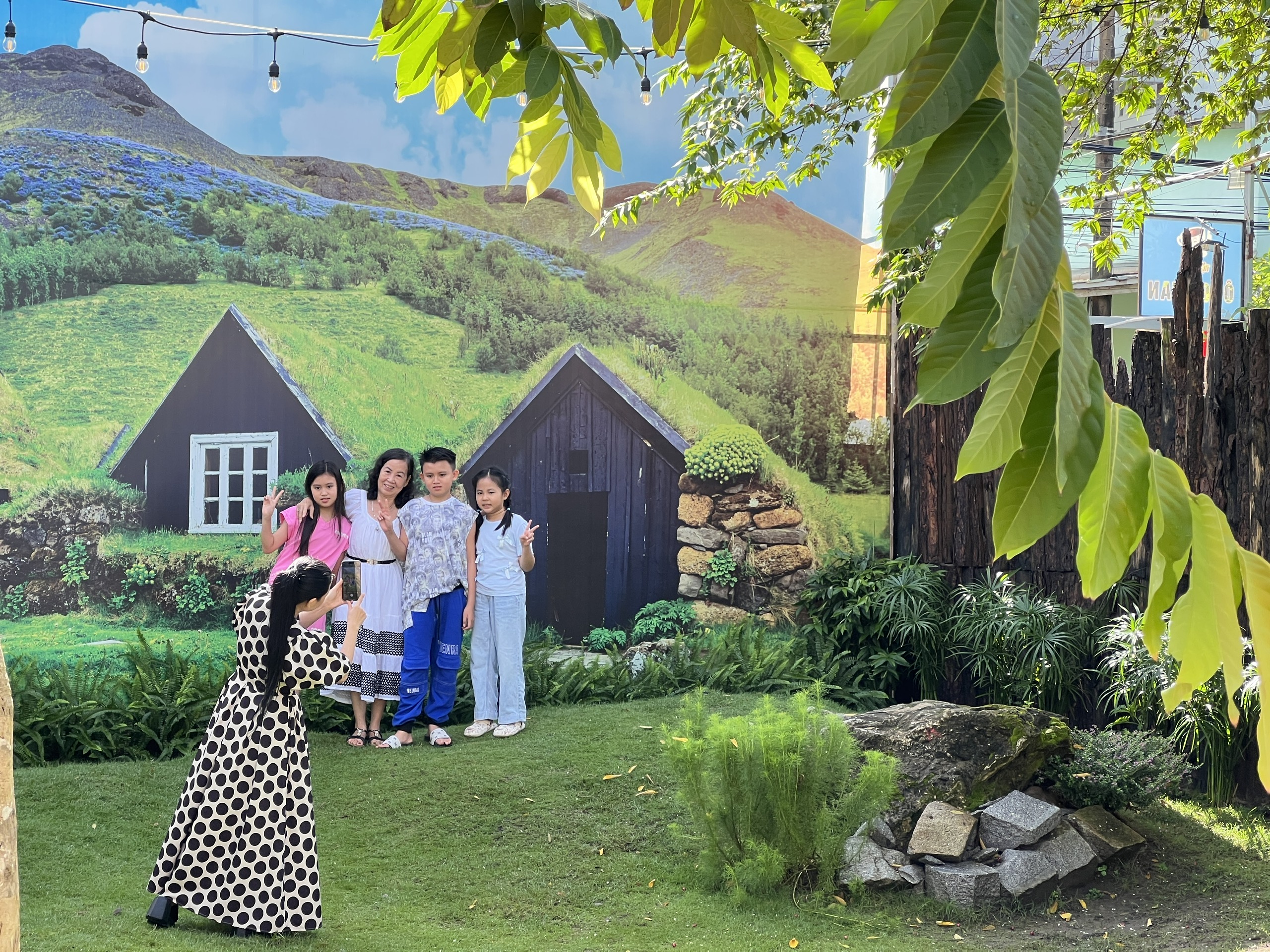 Qu&aacute;n c&agrave; ph&ecirc; "giấu m&igrave;nh" giữa Cần Thơ khiến ai bước v&agrave;o cũng ngỡ lạc đến Đ&agrave; Lạt - Ảnh 9.