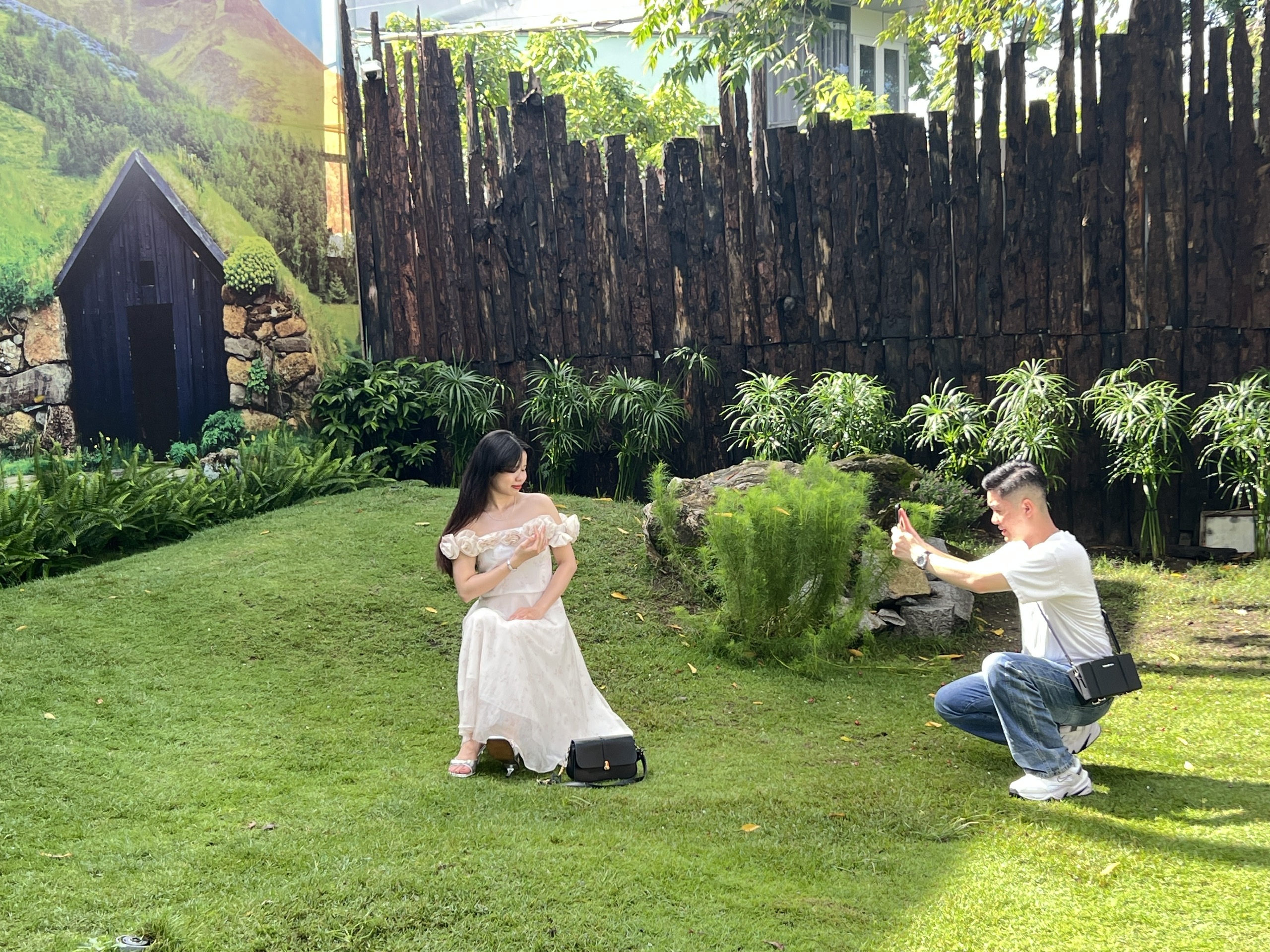 Qu&aacute;n c&agrave; ph&ecirc; "giấu m&igrave;nh" giữa Cần Thơ khiến ai bước v&agrave;o cũng ngỡ lạc đến Đ&agrave; Lạt - Ảnh 8.