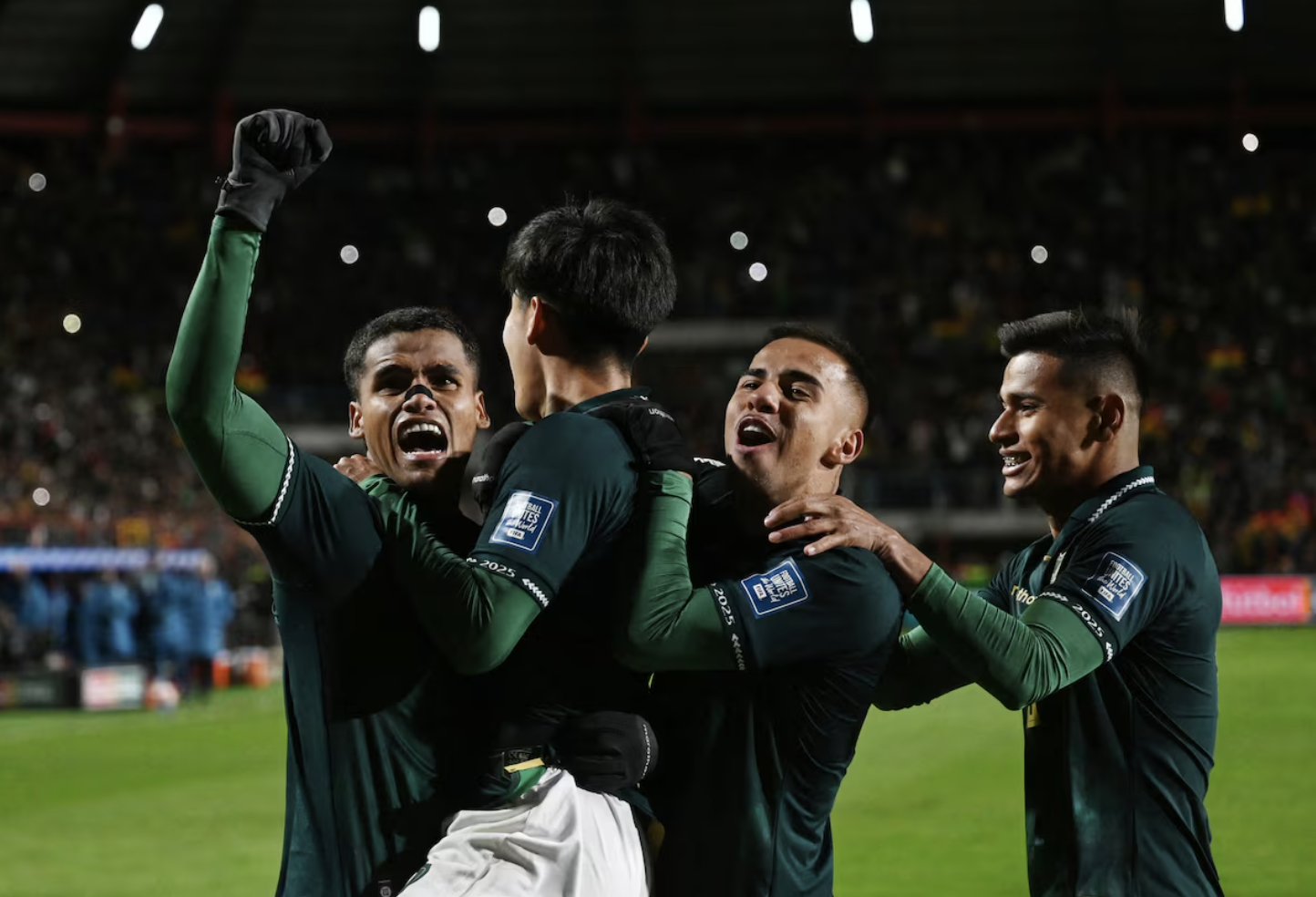 Brazil, Argentina bị hạ knock-out, Bolivia bất ngờ gi&agrave;nh v&eacute; play-off - Ảnh 1.