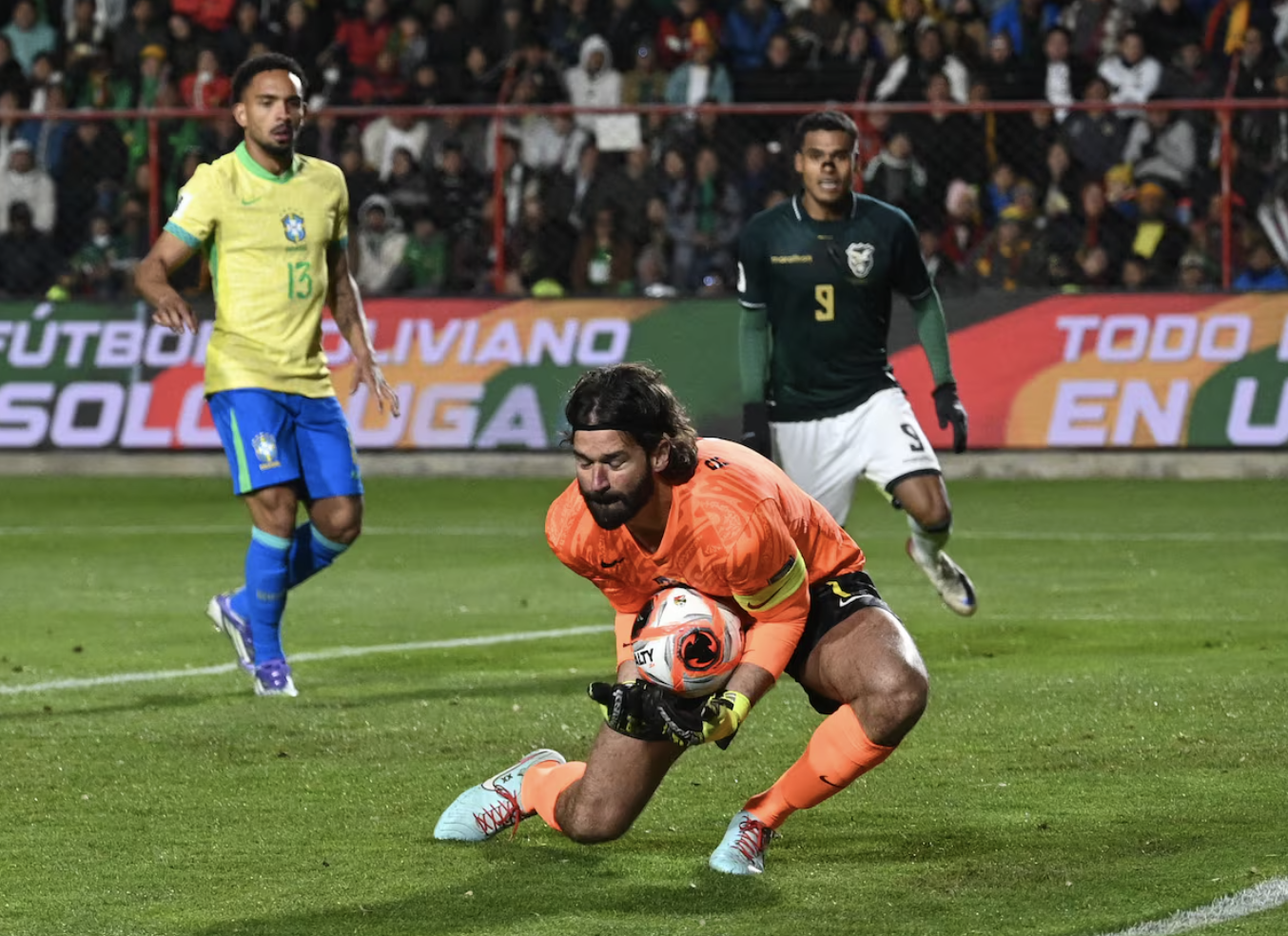 Brazil, Argentina bị hạ knock-out, Bolivia bất ngờ gi&agrave;nh v&eacute; play-off - Ảnh 2.