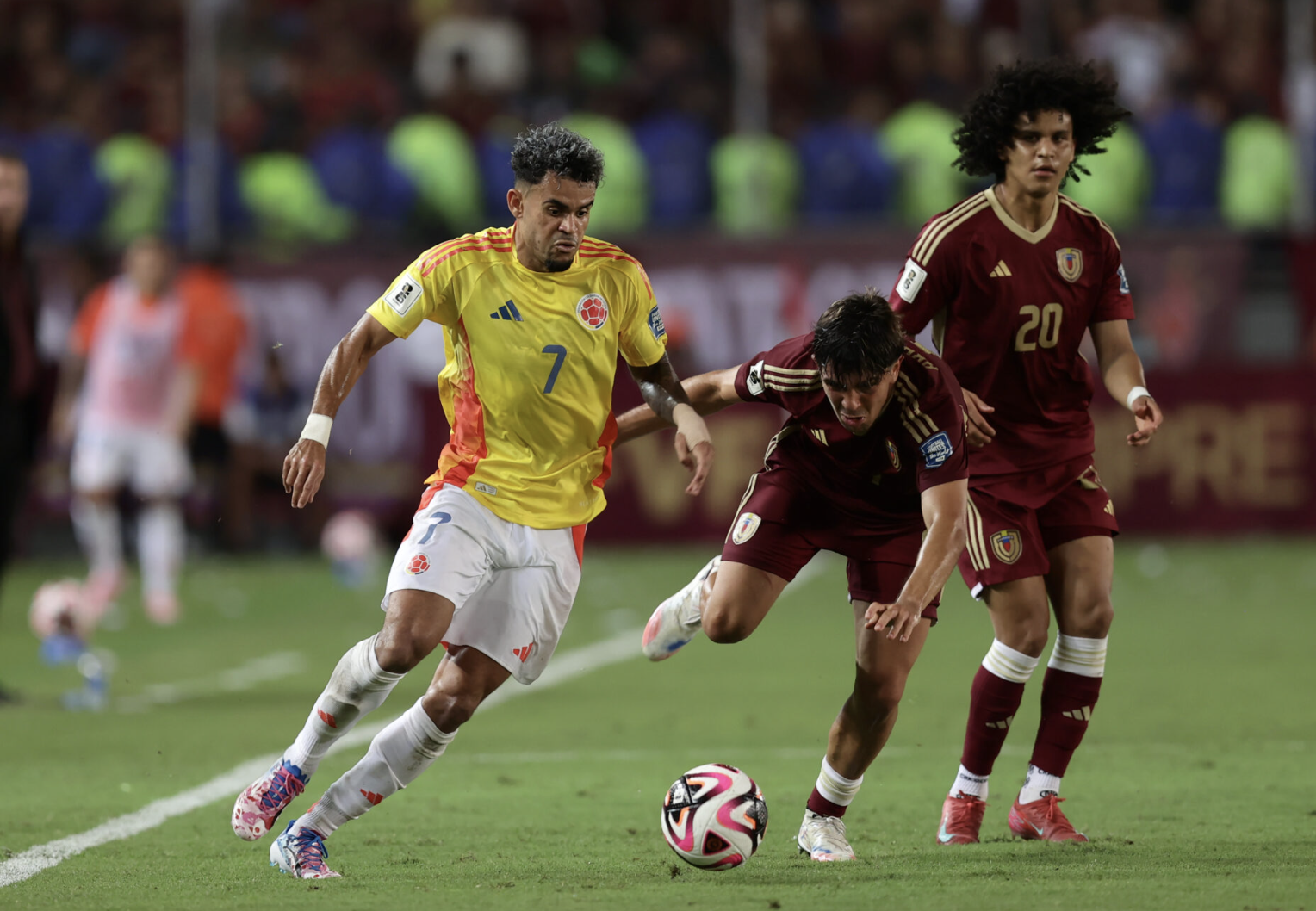 Brazil, Argentina bị hạ knock-out, Bolivia bất ngờ gi&agrave;nh v&eacute; play-off - Ảnh 7.