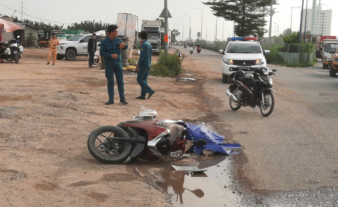 Tai nạn giao th&ocirc;ng nghi&ecirc;m trọng ở phường C&aacute;t L&aacute;i , TP HCM khiến một người tử vong - Ảnh 1.