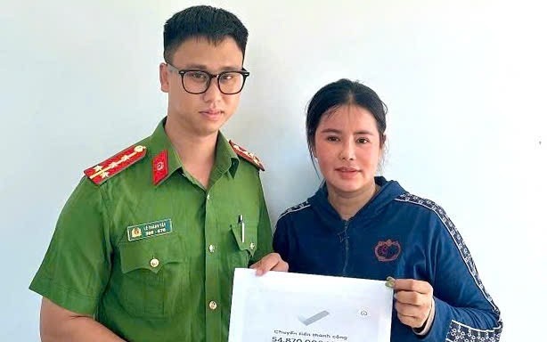 Nhận được 1 tỉ đồng chuyển nhầm, người phụ nữ vội vàng báo công an - Ảnh 2.