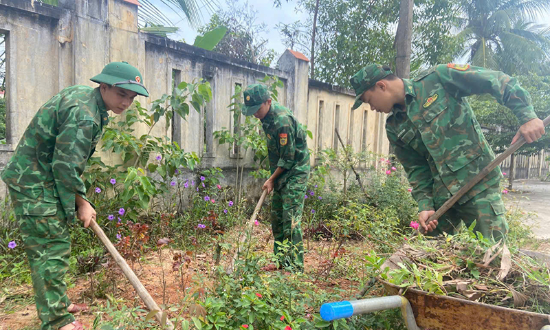Lính biên phòng Quảng Trị về bản dựng nhà, gieo mạ cùng dân- Ảnh 10.