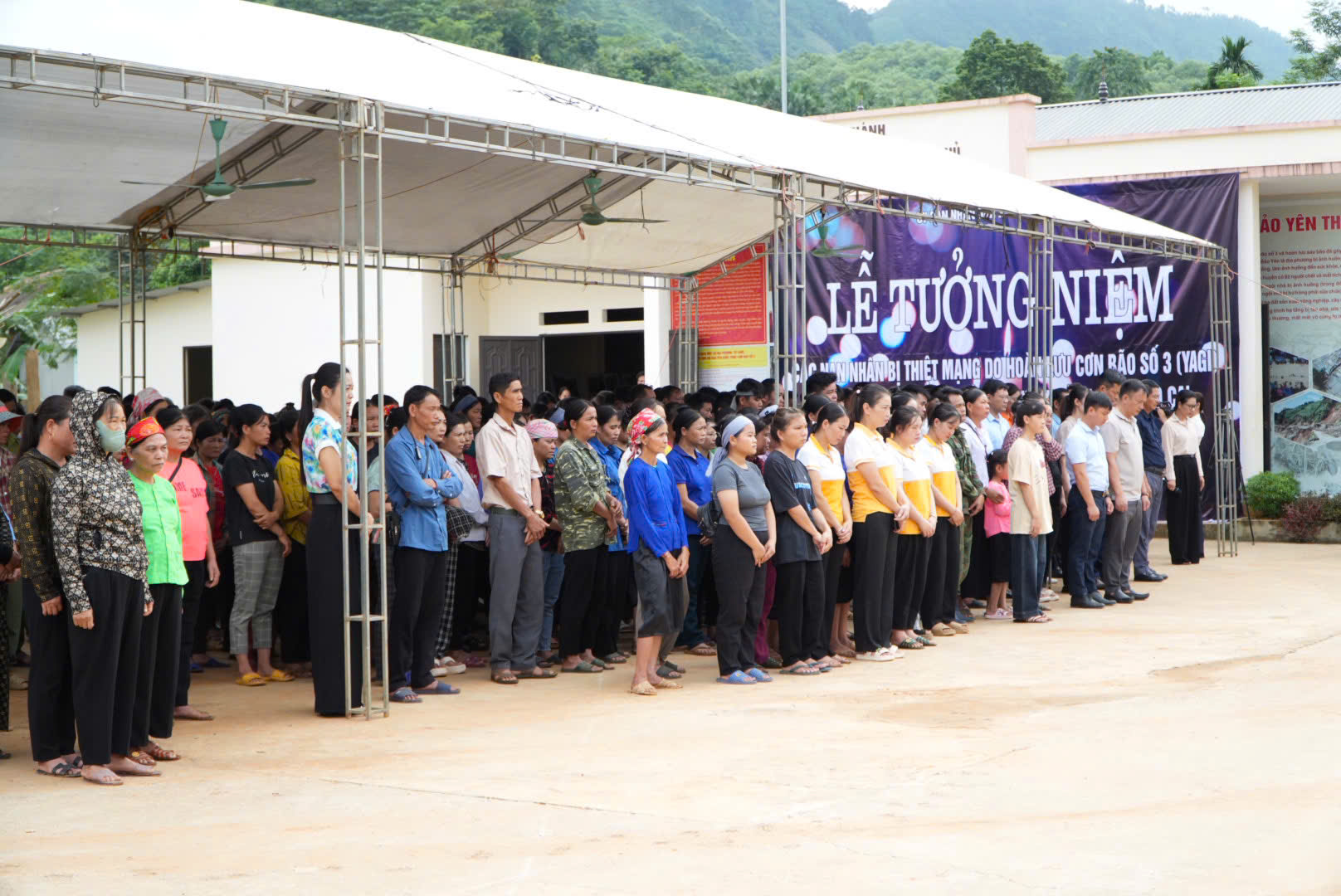 X&uacute;c động lễ tưởng niệm một năm ng&agrave;y mất của 67 nạn nh&acirc;n L&agrave;ng Nủ- Ảnh 1.
