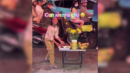 2 video "giật c&ocirc; hồn" văn minh g&acirc;y sốt mạng x&atilde; hội- Ảnh 1.