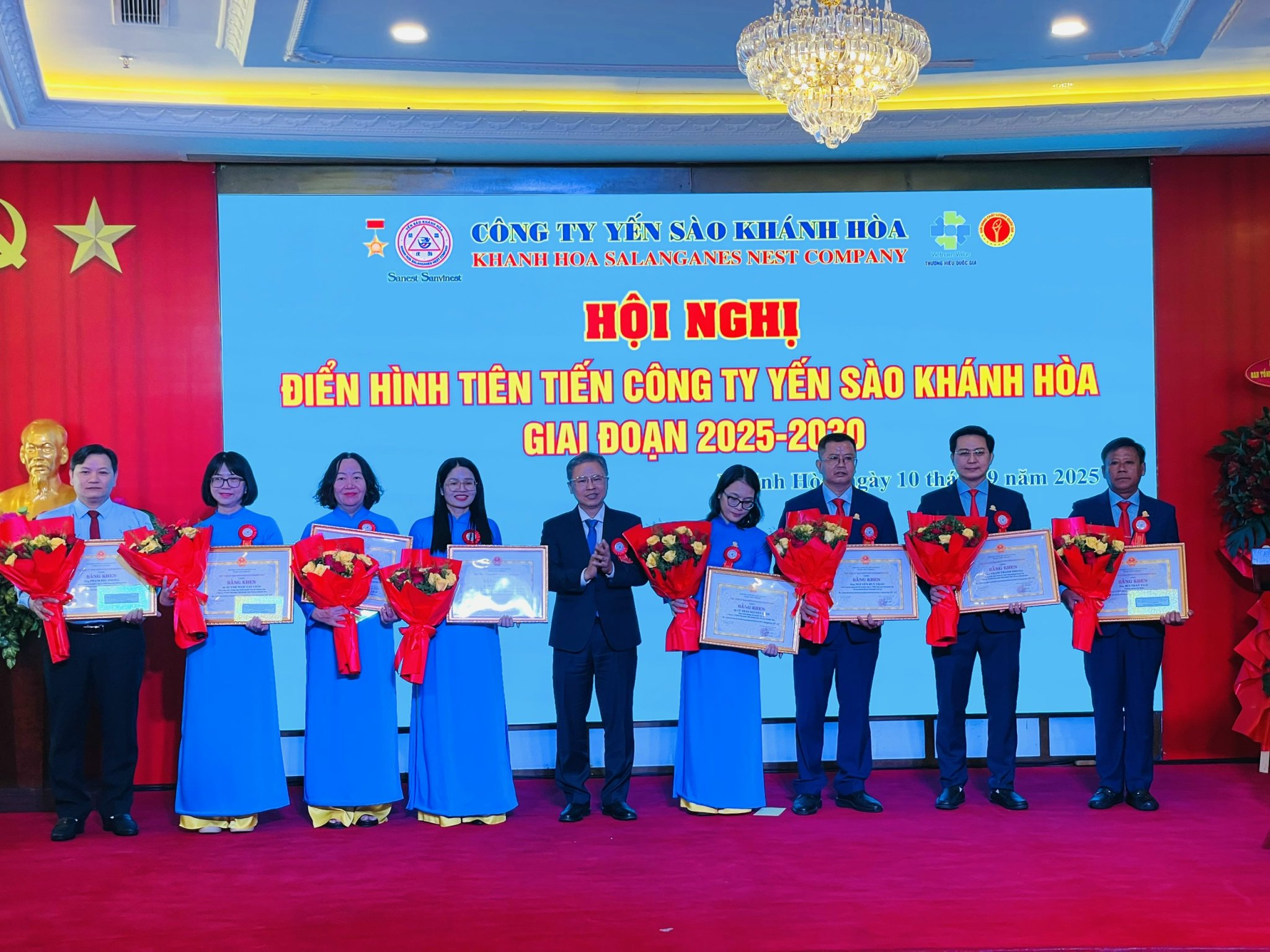 Khen thưởng nhiều điển h&igrave;nh ti&ecirc;n tiến Yến S&agrave;o Kh&aacute;nh H&ograve;a- Ảnh 3.