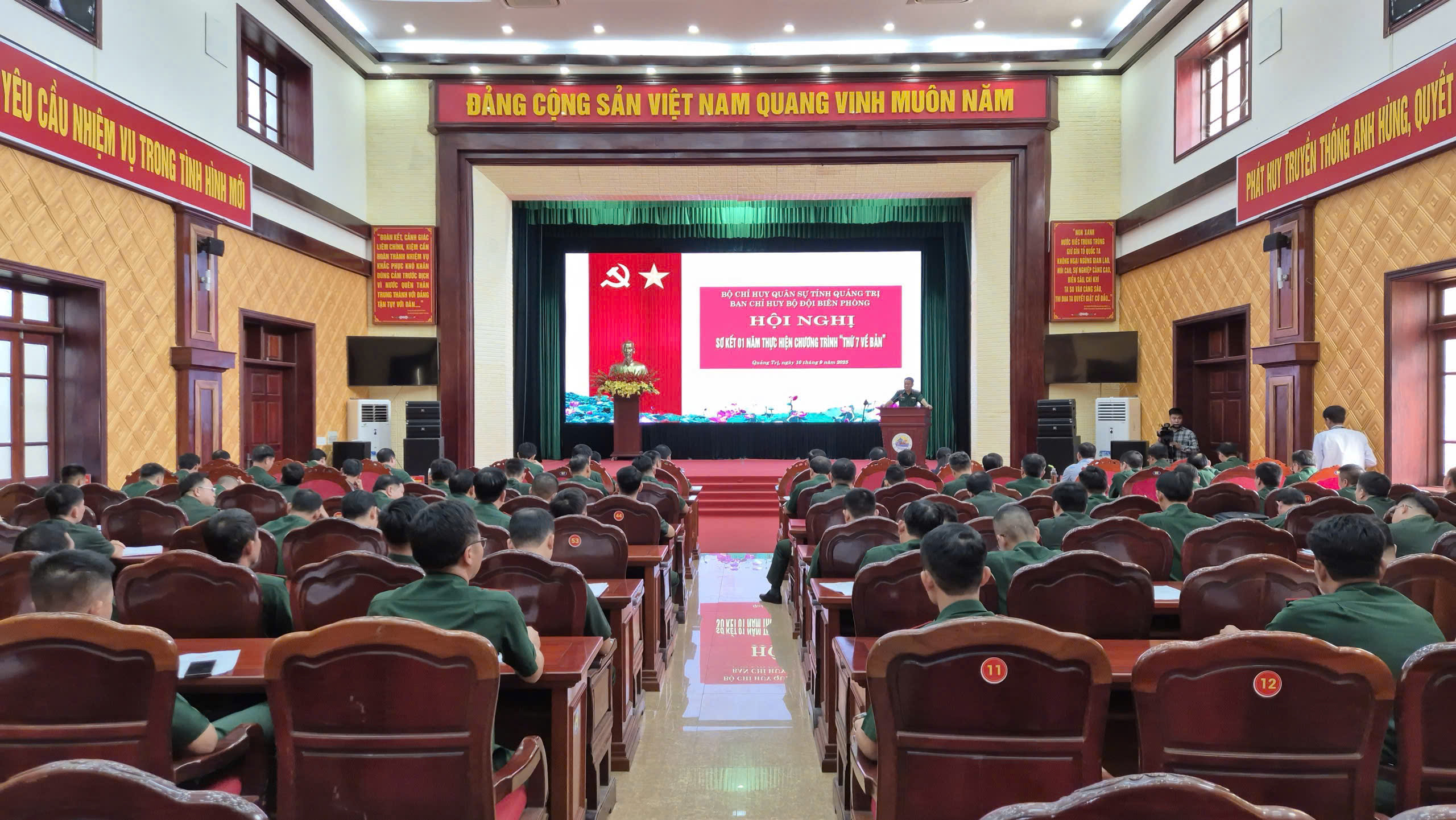 Lính biên phòng Quảng Trị về bản dựng nhà, gieo mạ cùng dân- Ảnh 3.