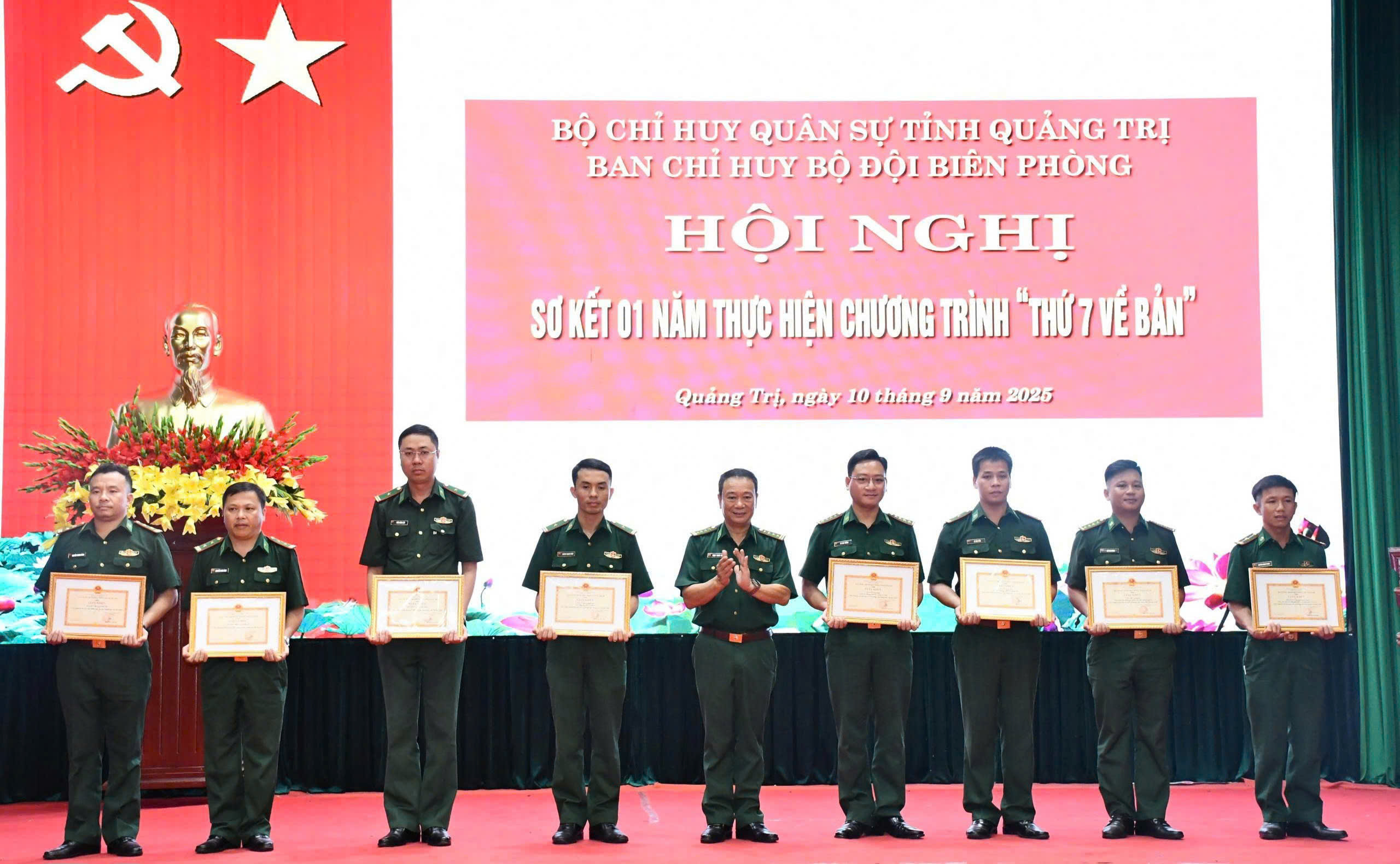 Lính biên phòng Quảng Trị về bản dựng nhà, gieo mạ cùng dân- Ảnh 2.