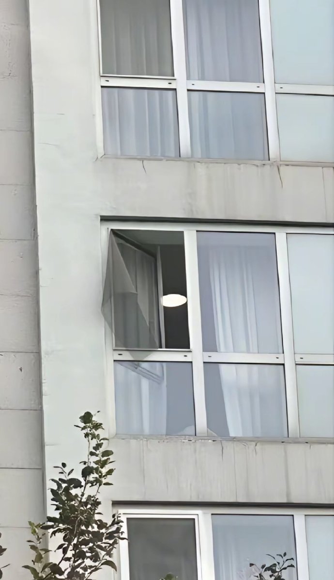 Rộ tin Bạch Chân của "Tam sinh tam thế: Thập lý đào hoa" ngã lầu thiệt mạng- Ảnh 3.
