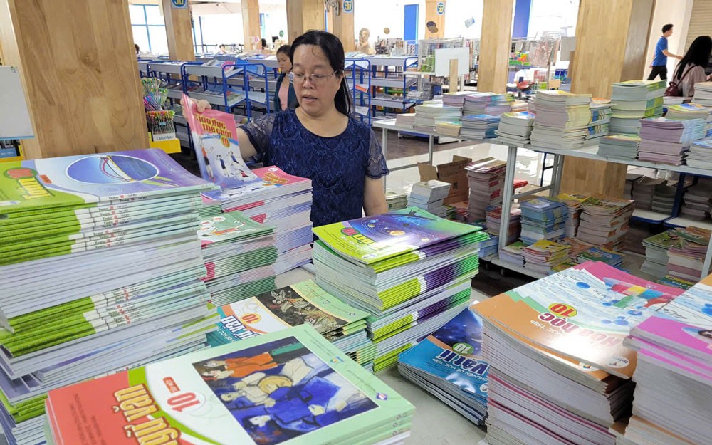 Chuyện s&aacute;ch gi&aacute;o khoa - Ảnh 1.