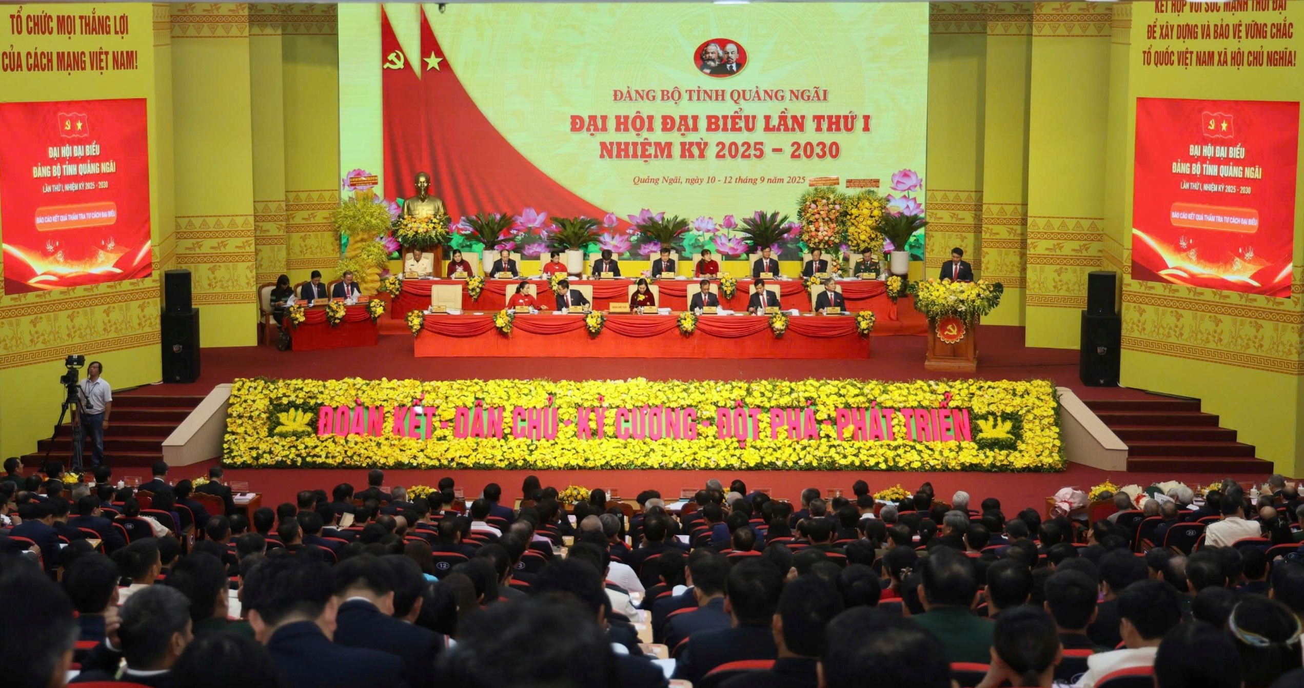 Ph&oacute; Thủ tướng Thường trực Nguyễn H&ograve;a B&igrave;nh dự Đại hội Đảng tại Quảng Ng&atilde;i - Ảnh 1.