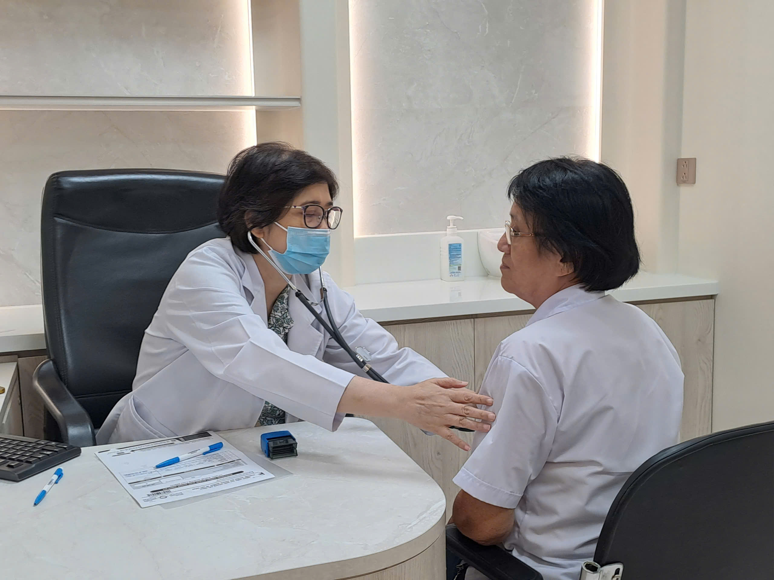 Khám, tư vấn sức khỏe miễn phí cho người lao động- Ảnh 2.