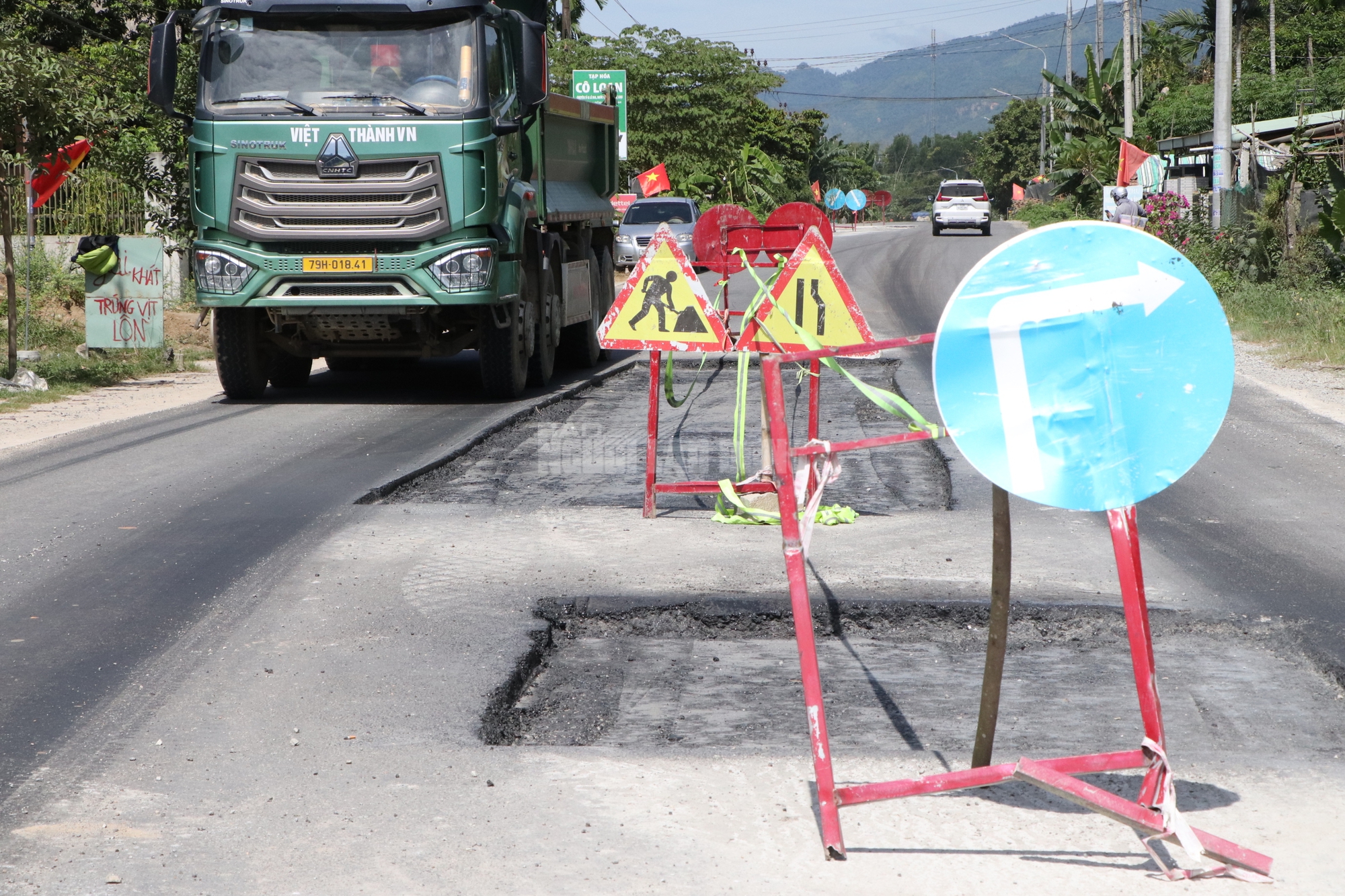 Đường 1.800 tỉ c&oacute; Tập đo&agrave;n Thuận An thi c&ocirc;ng ở Đ&agrave; Nẵng mới thảm nhựa đ&atilde; hỏng - Ảnh 7.