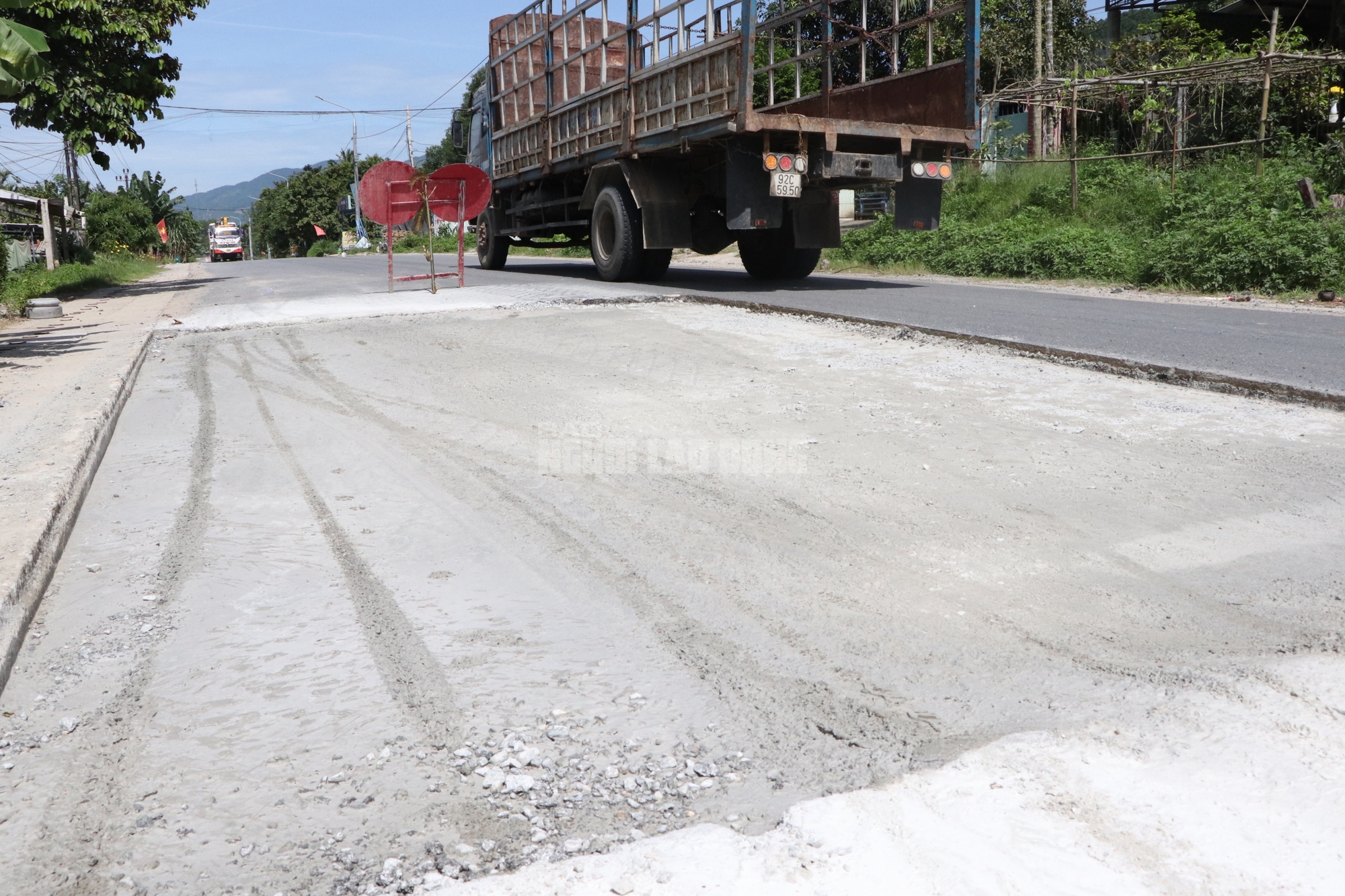 Đường 1.800 tỉ c&oacute; Tập đo&agrave;n Thuận An thi c&ocirc;ng ở Đ&agrave; Nẵng mới thảm nhựa đ&atilde; hỏng - Ảnh 11.