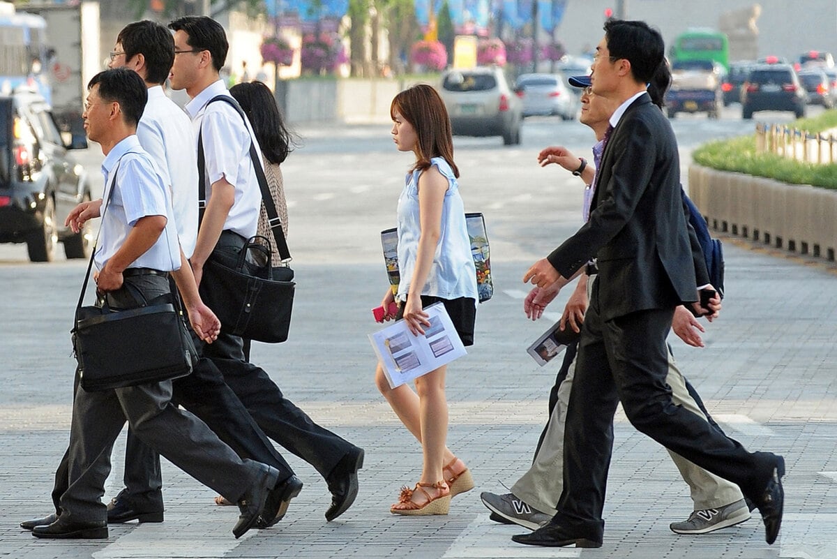 Từ Mỹ, Đức đến Hàn Quốc: Việc làm truyền thống đang bị bào mòn - Ảnh 2.