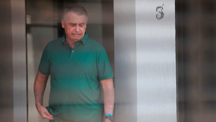 Cựu Tổng thống Brazil Bolsonaro bị kết &aacute;n hơn 27 năm t&ugrave;- Ảnh 1.
