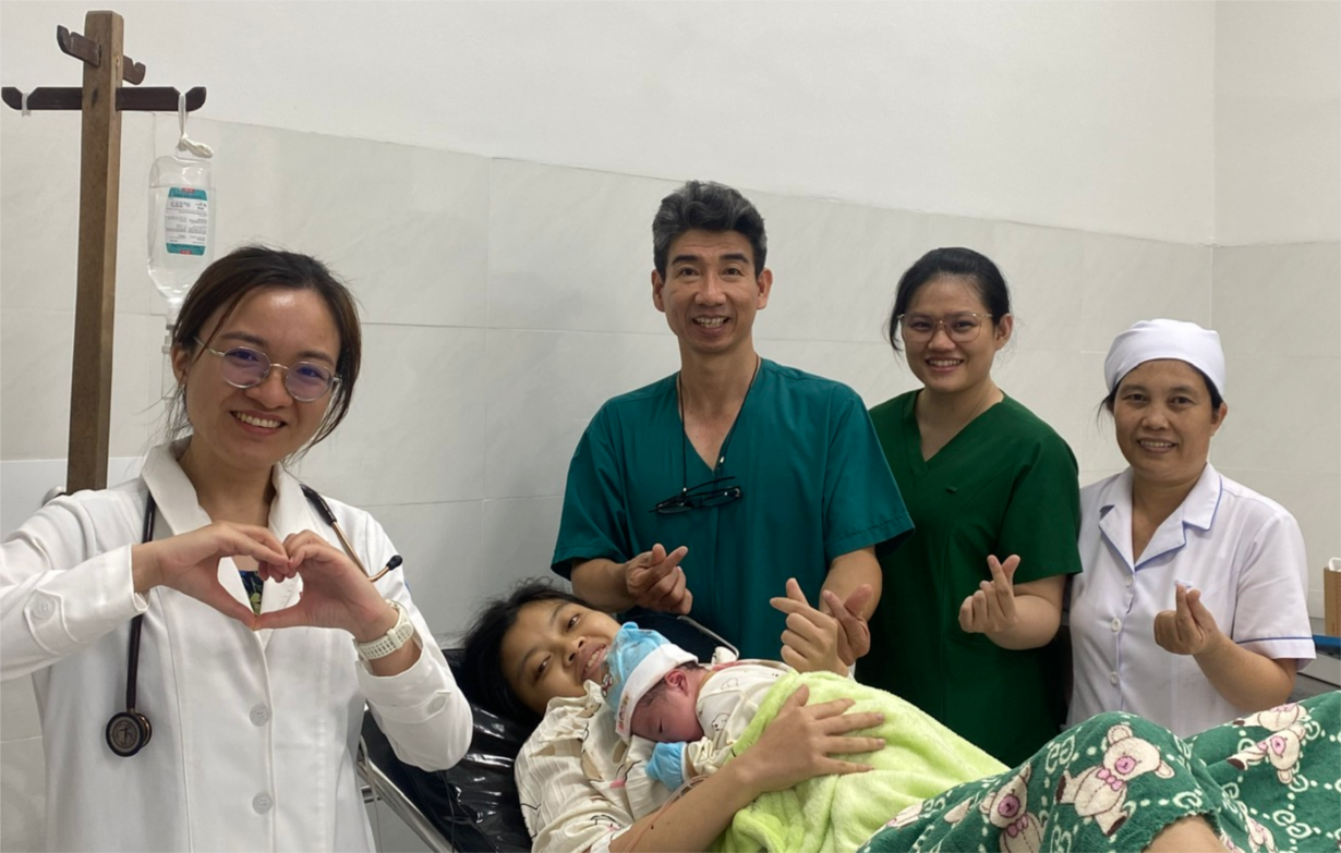 Sinh con an toàn tại Côn Đảo không cần vào đất liền: Niềm vui của gia đình và y bác sĩ - Ảnh 1.