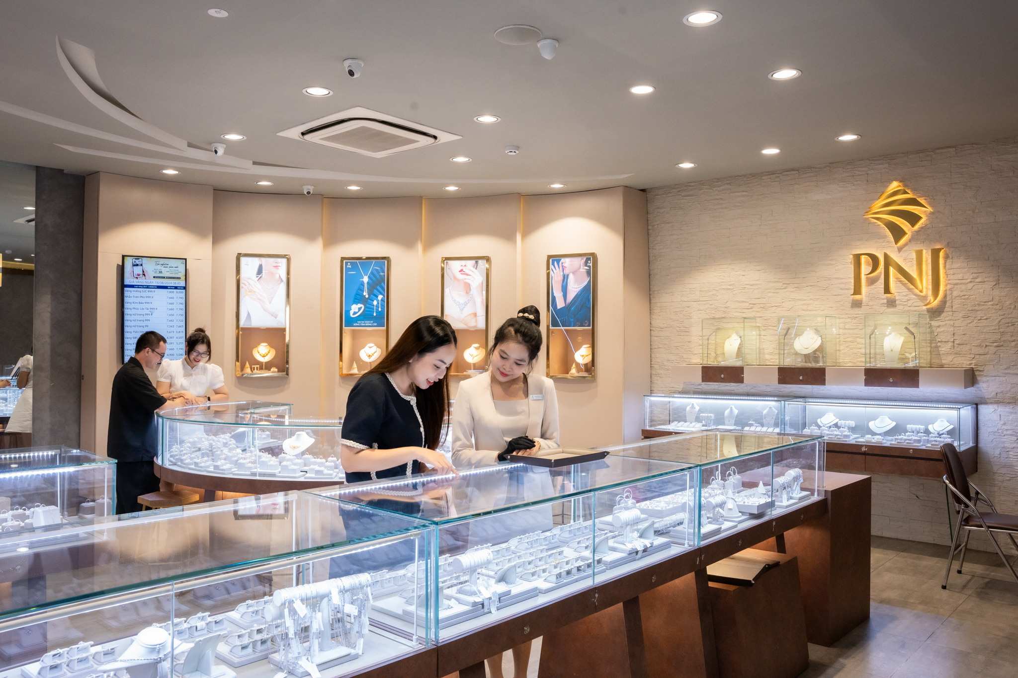 PNJ nằm trong Top 10 Thương hiệu Việt Nam mạnh nhất năm 2025- Ảnh 2.