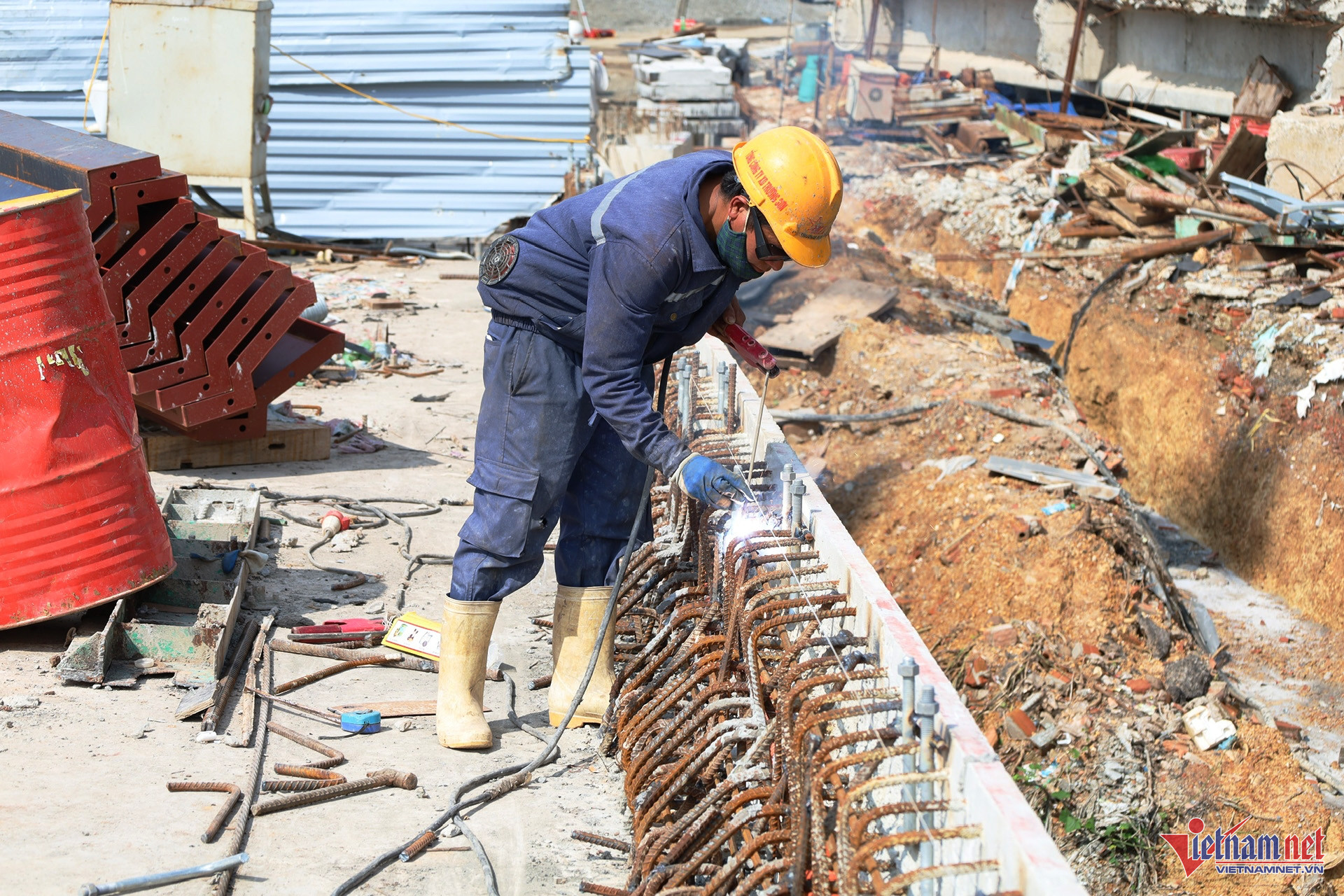 Cầu Phong Ch&acirc;u mới ho&agrave;n th&agrave;nh: Biểu tượng hồi sinh sau thảm họa sập cầu - Ảnh 5.
