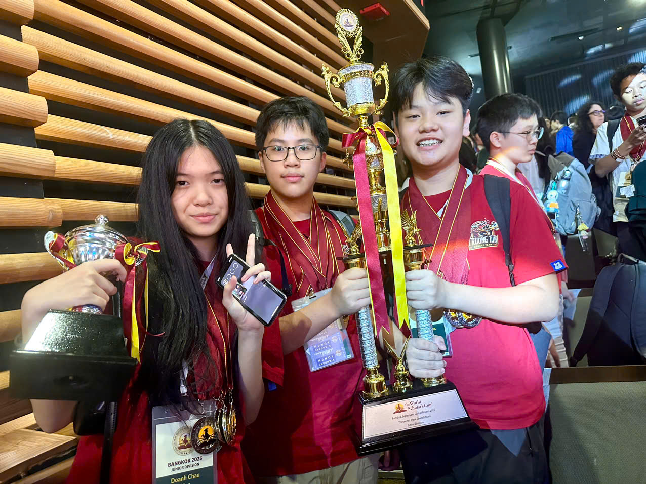 Việt Nam lần đầu gi&agrave;nh 2 giải v&ocirc; địch to&agrave;n cầu ở World Scholar's Cup 2025 - Ảnh 2.
