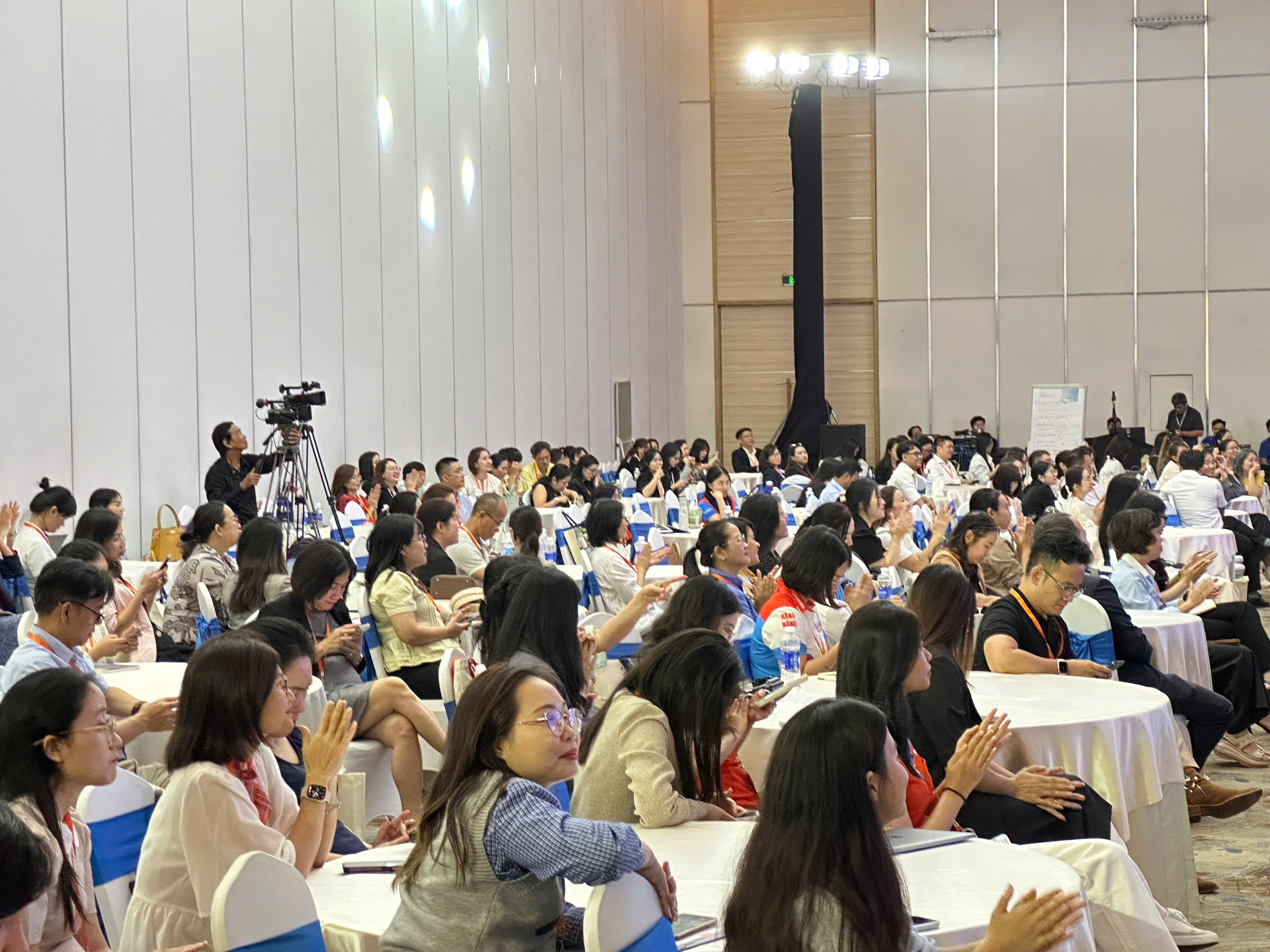 HR Summit 2025: Khi AI gặp con người, l&atilde;nh đạo v&agrave; văn h&oacute;a- Ảnh 4.