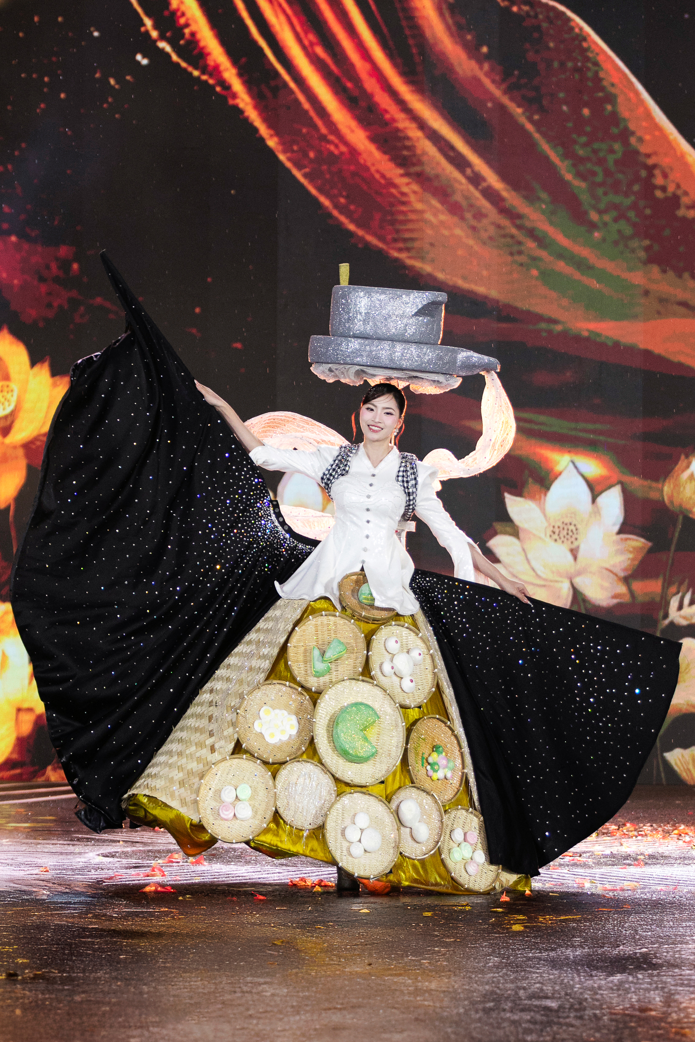 Cảnh tượng chưa từng c&oacute; ở Miss Grand VietNam

- Ảnh 41.