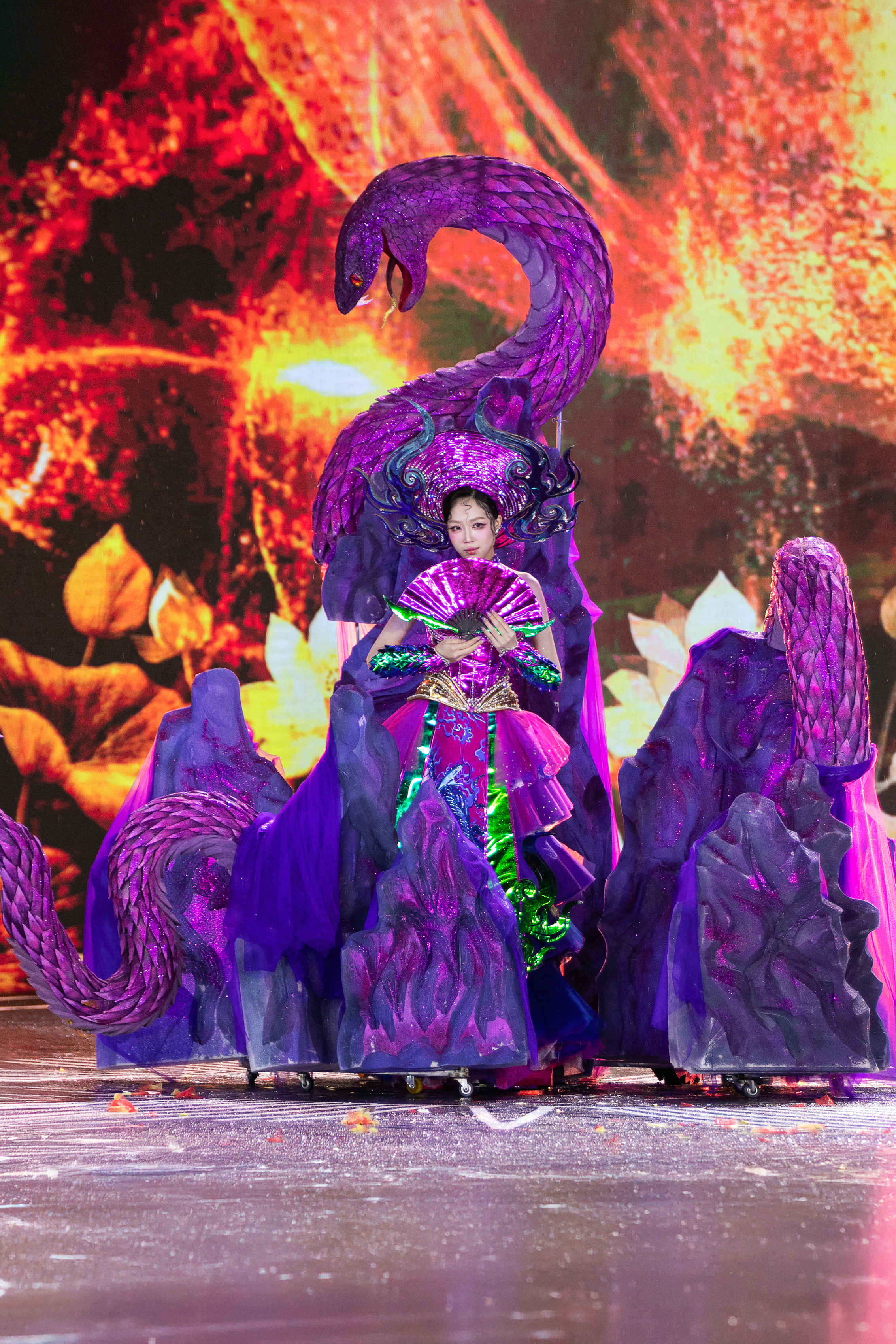 Cảnh tượng chưa từng c&oacute; ở Miss Grand VietNam

- Ảnh 14.