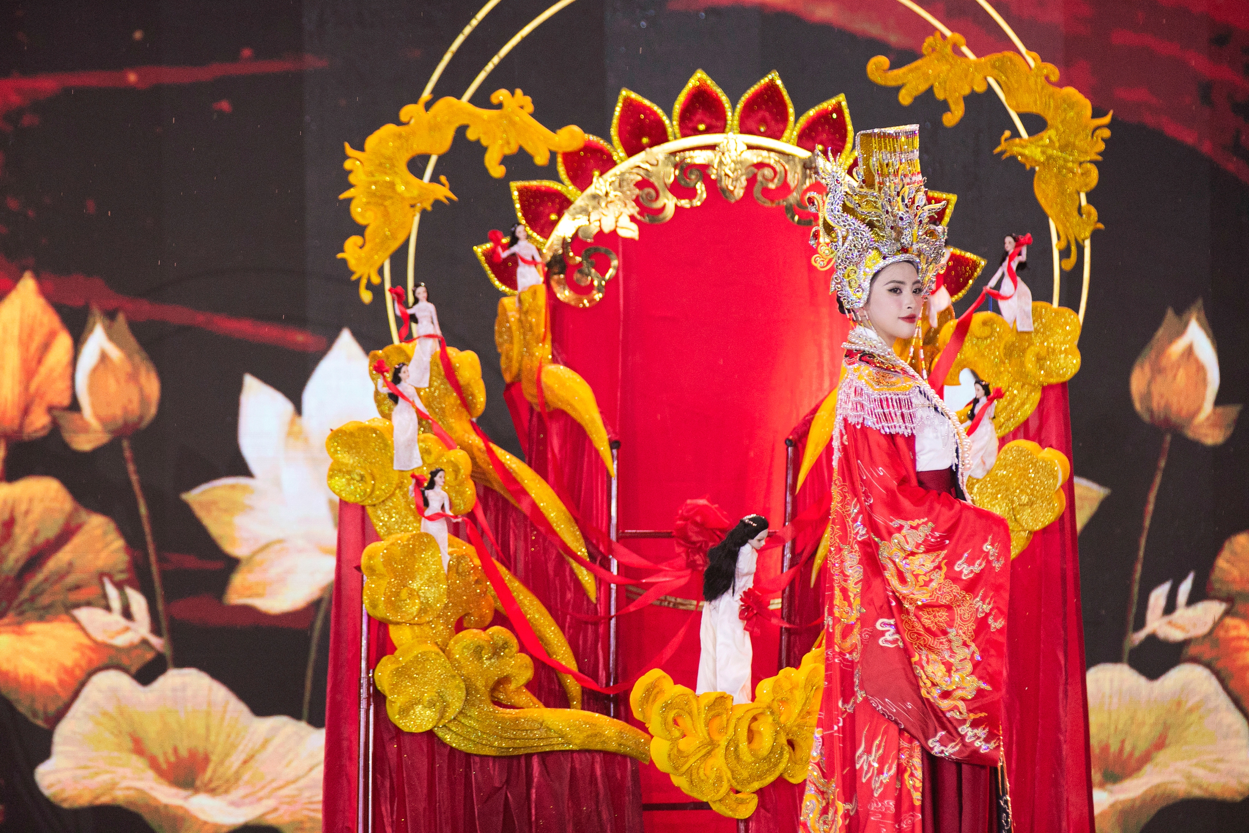 Cảnh tượng chưa từng c&oacute; ở Miss Grand VietNam

- Ảnh 2.