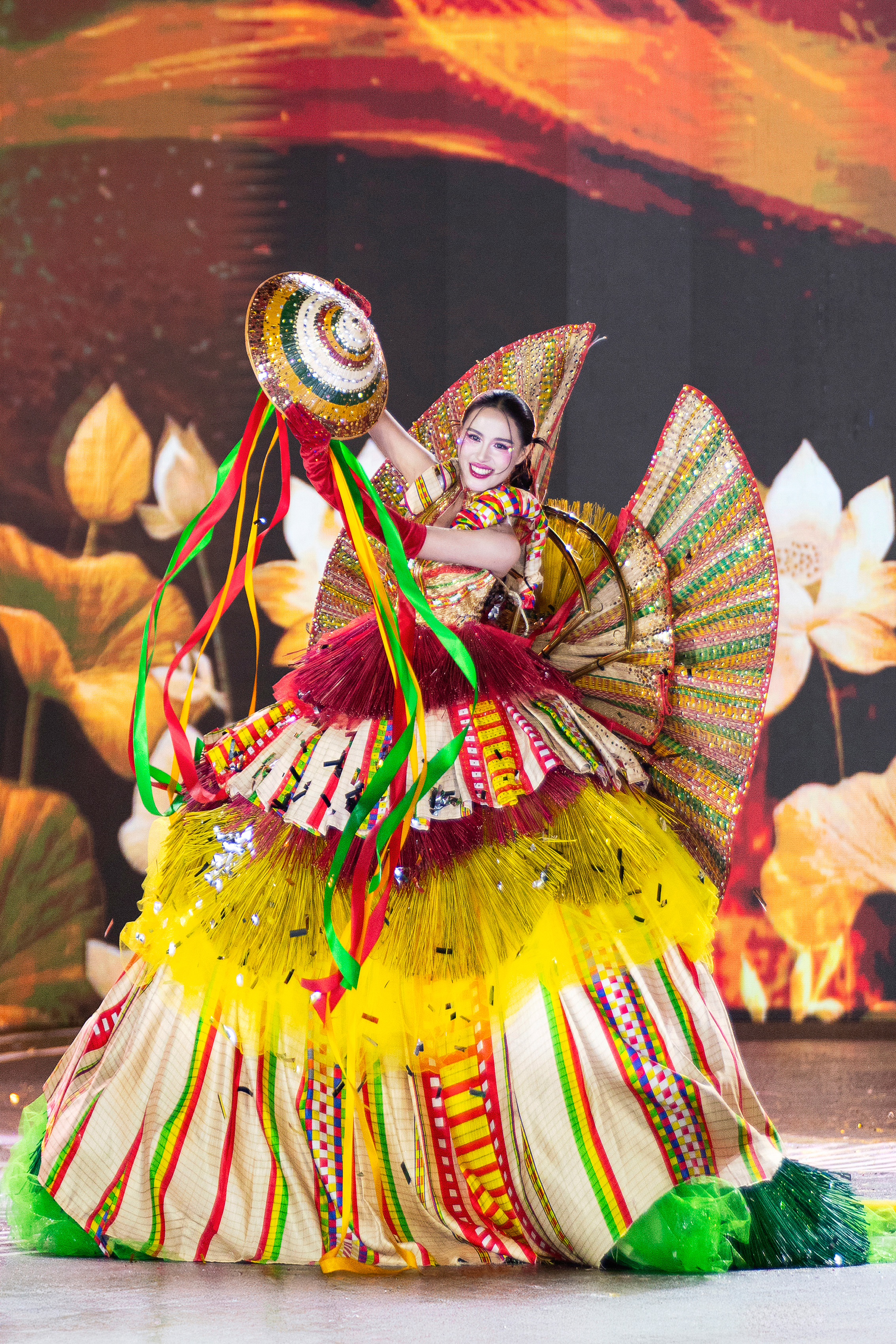 Cảnh tượng chưa từng c&oacute; ở Miss Grand VietNam

- Ảnh 7.